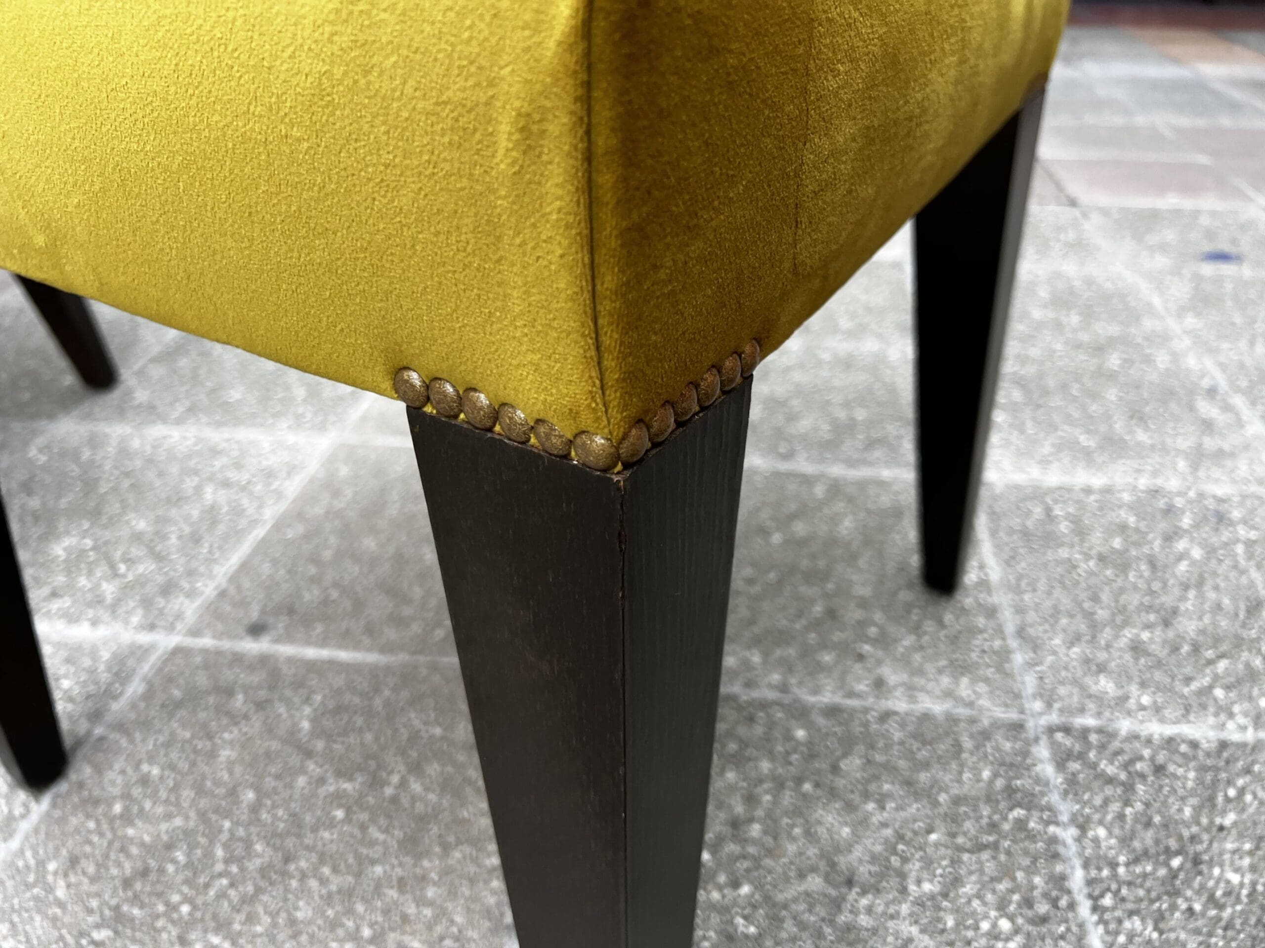 Chaises Gala par Philippe Hurel ( reste 2)  – Élégance intemporelle et design des années 1980