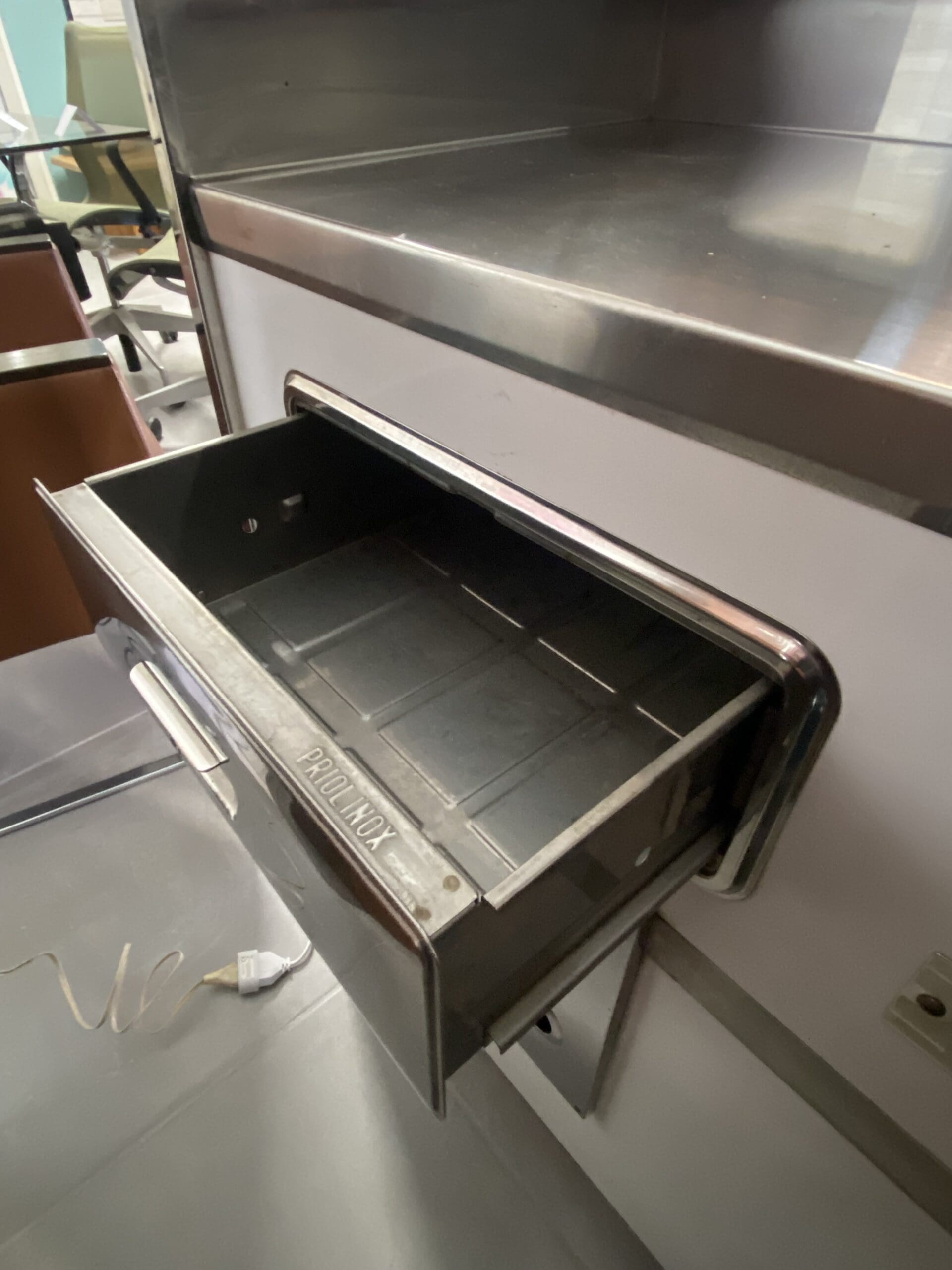 Bar vintage en cuir et inox signé Willy Rizzo – Élégance des années 70