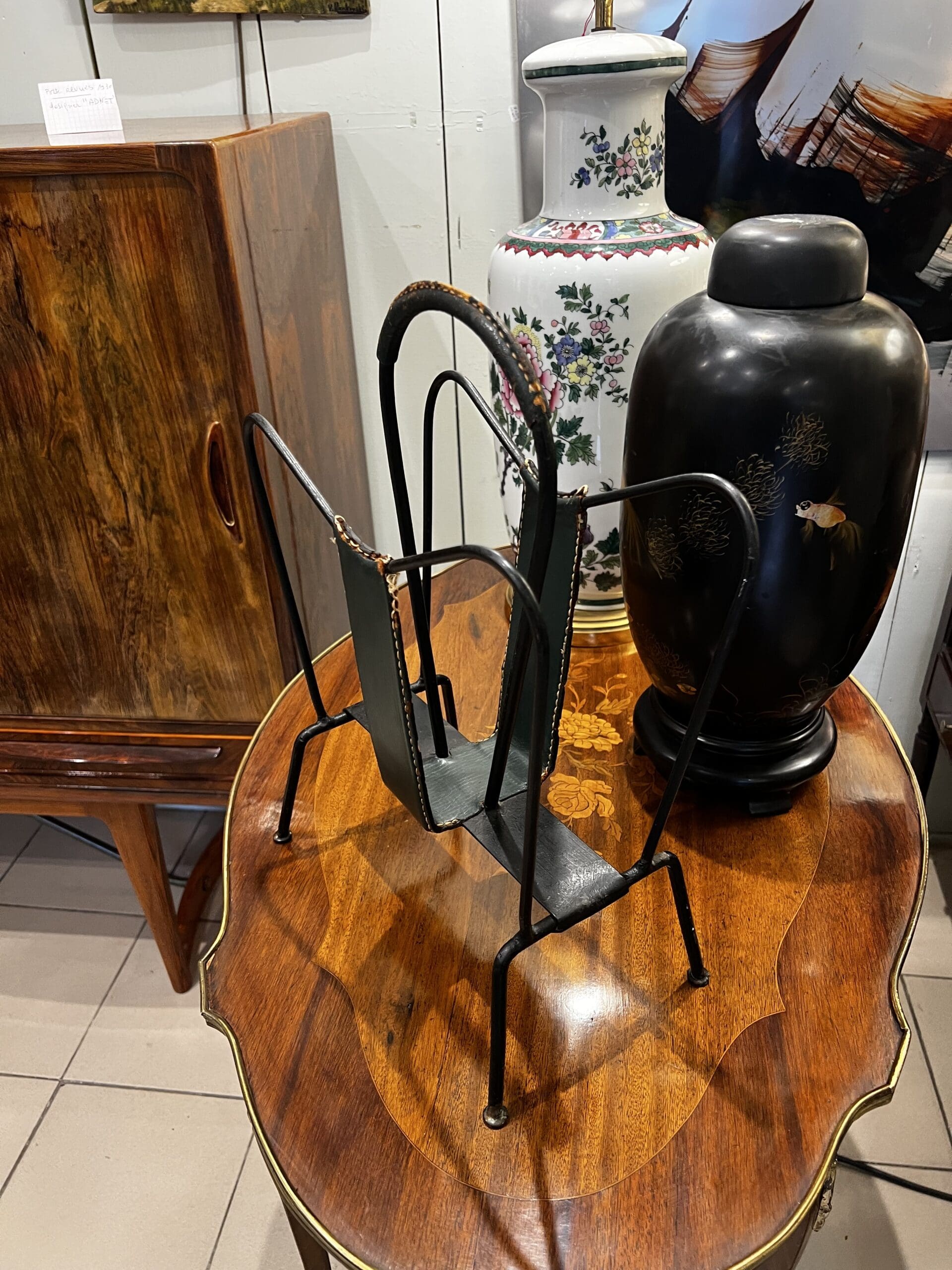 Porte-revues Jacques Adnet en cuir et métal – Élégance Art Déco intemporelle
