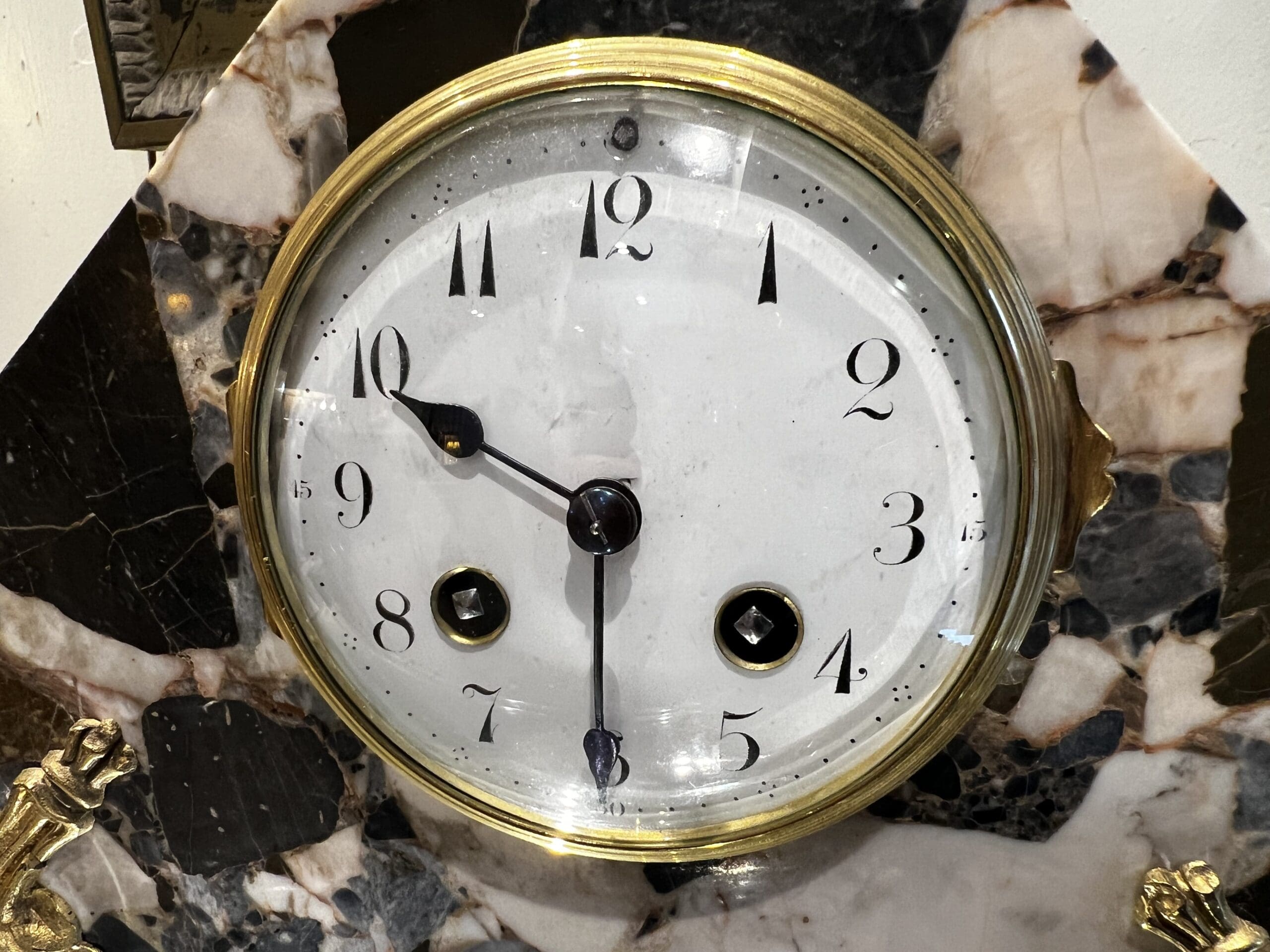 Pendule Art Déco en marbre et bronze doré – Élégance géométrique des années 1925