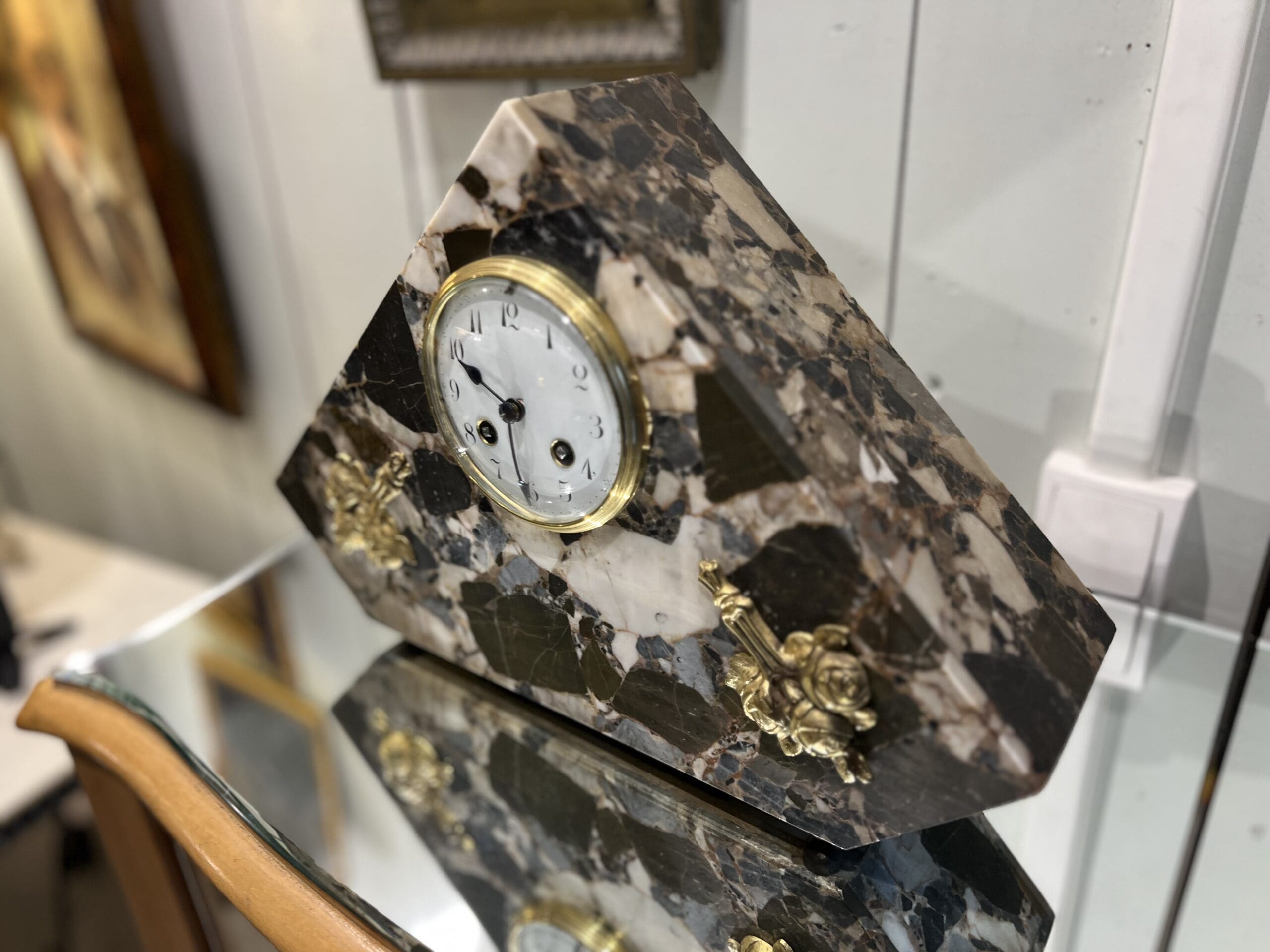 Pendule Art Déco en marbre et bronze doré – Élégance géométrique des années 1925