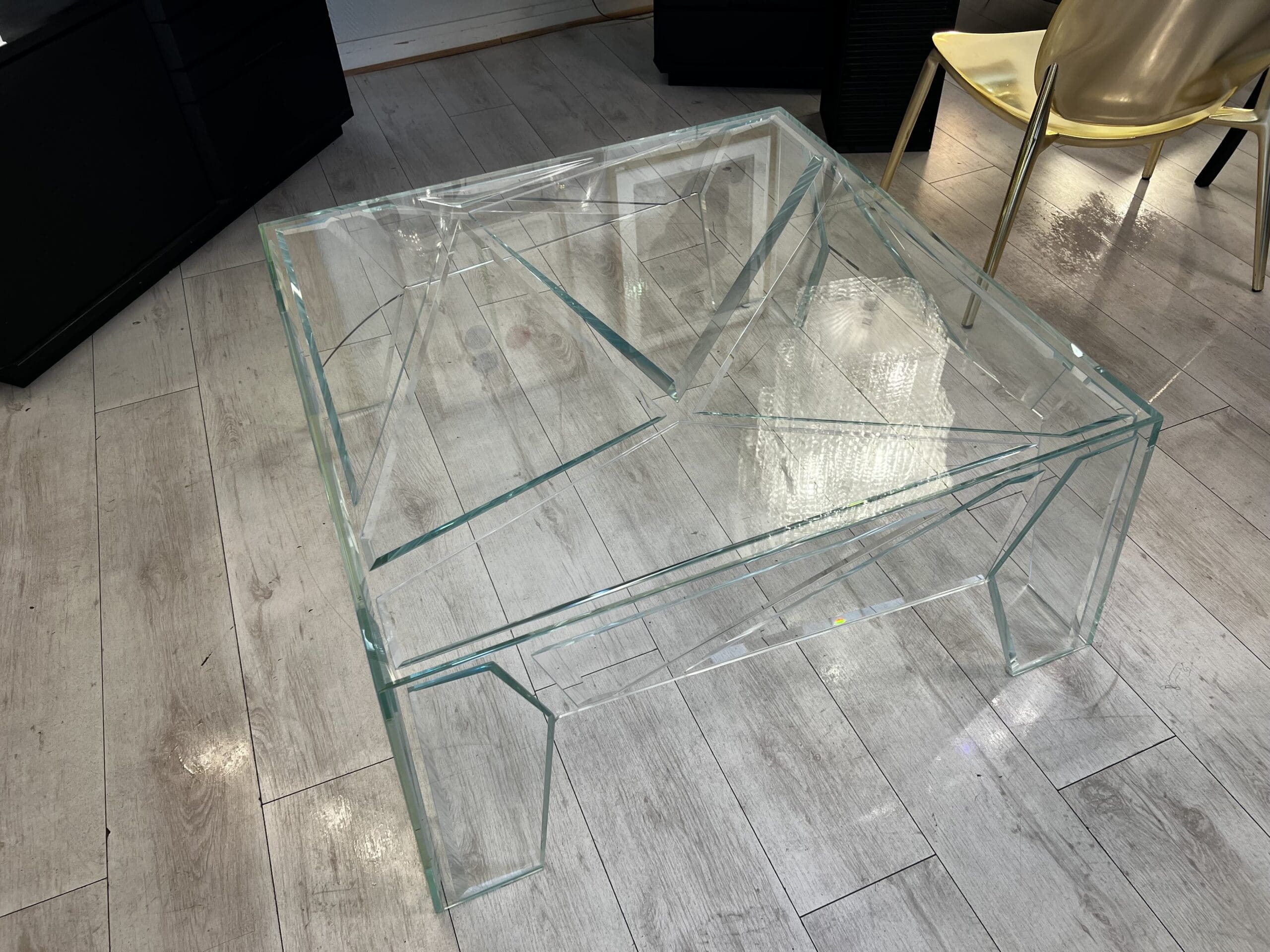 Table Basse « Hypertable » par Mario Bellini