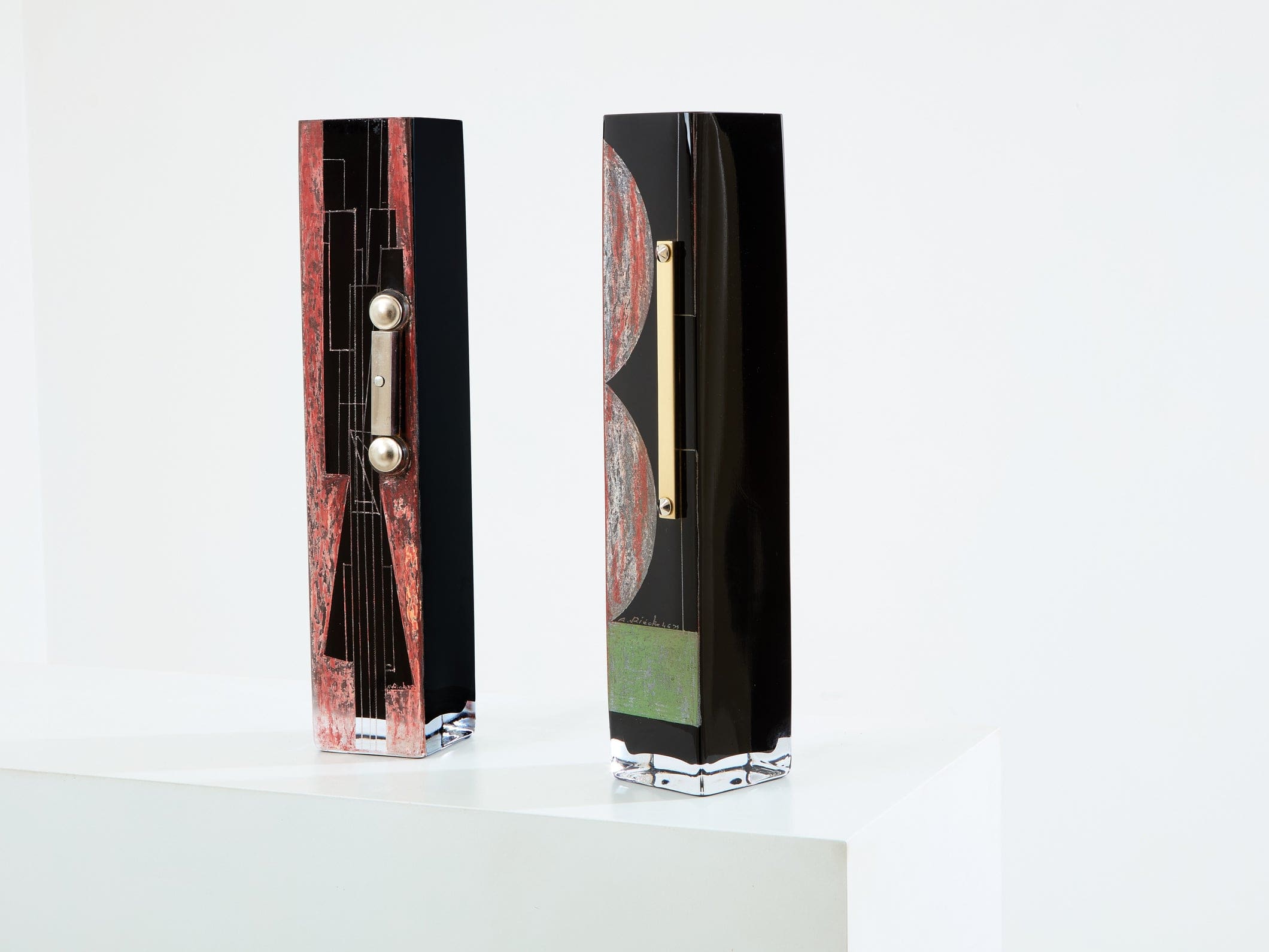 Grand Vase Art Déco en Verre Opalin Noir et Rouge par Anatole Riecke, 1938