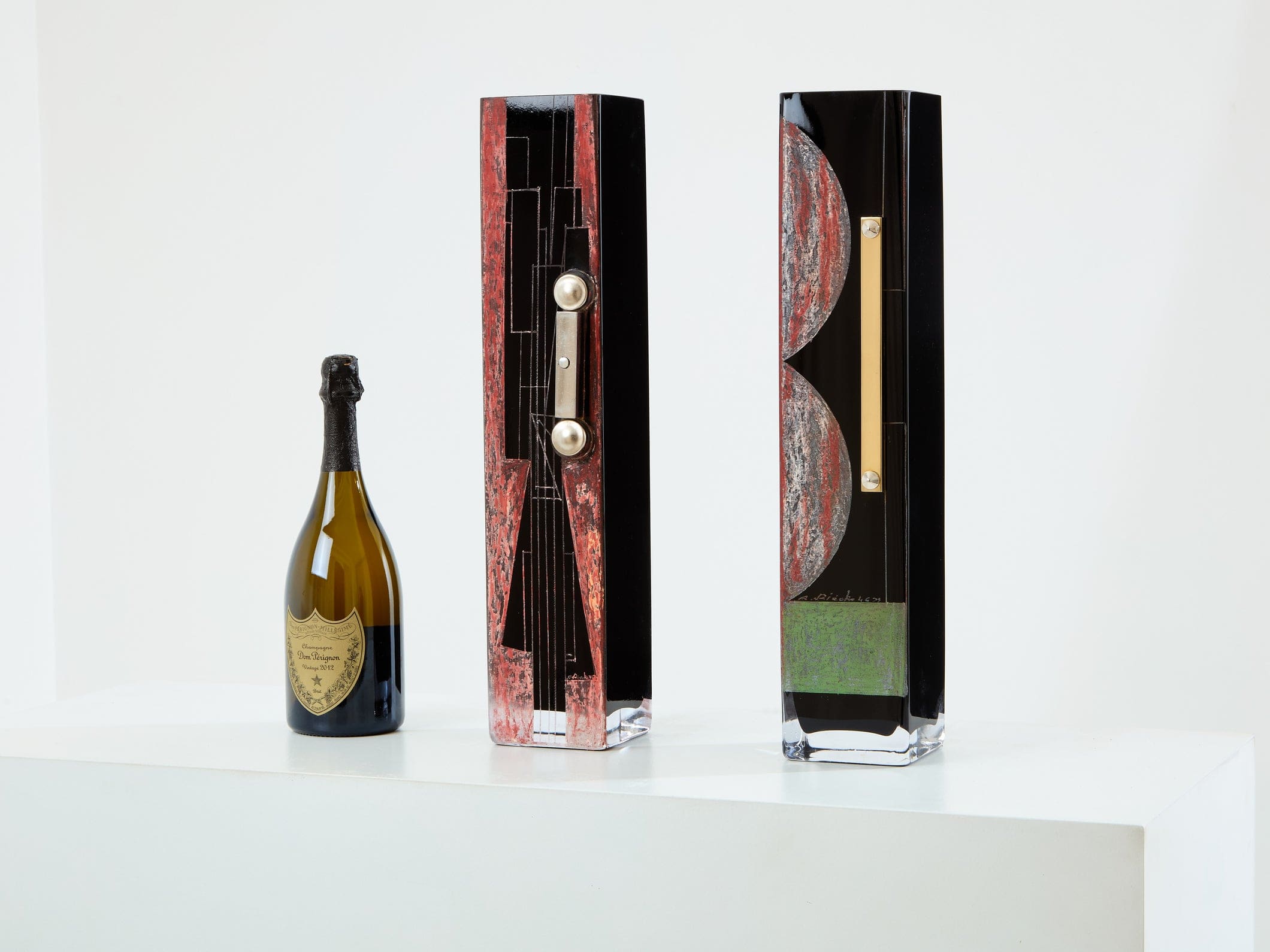 Grand Vase Art Déco en Verre Opalin Noir et Rouge par Anatole Riecke, 1938