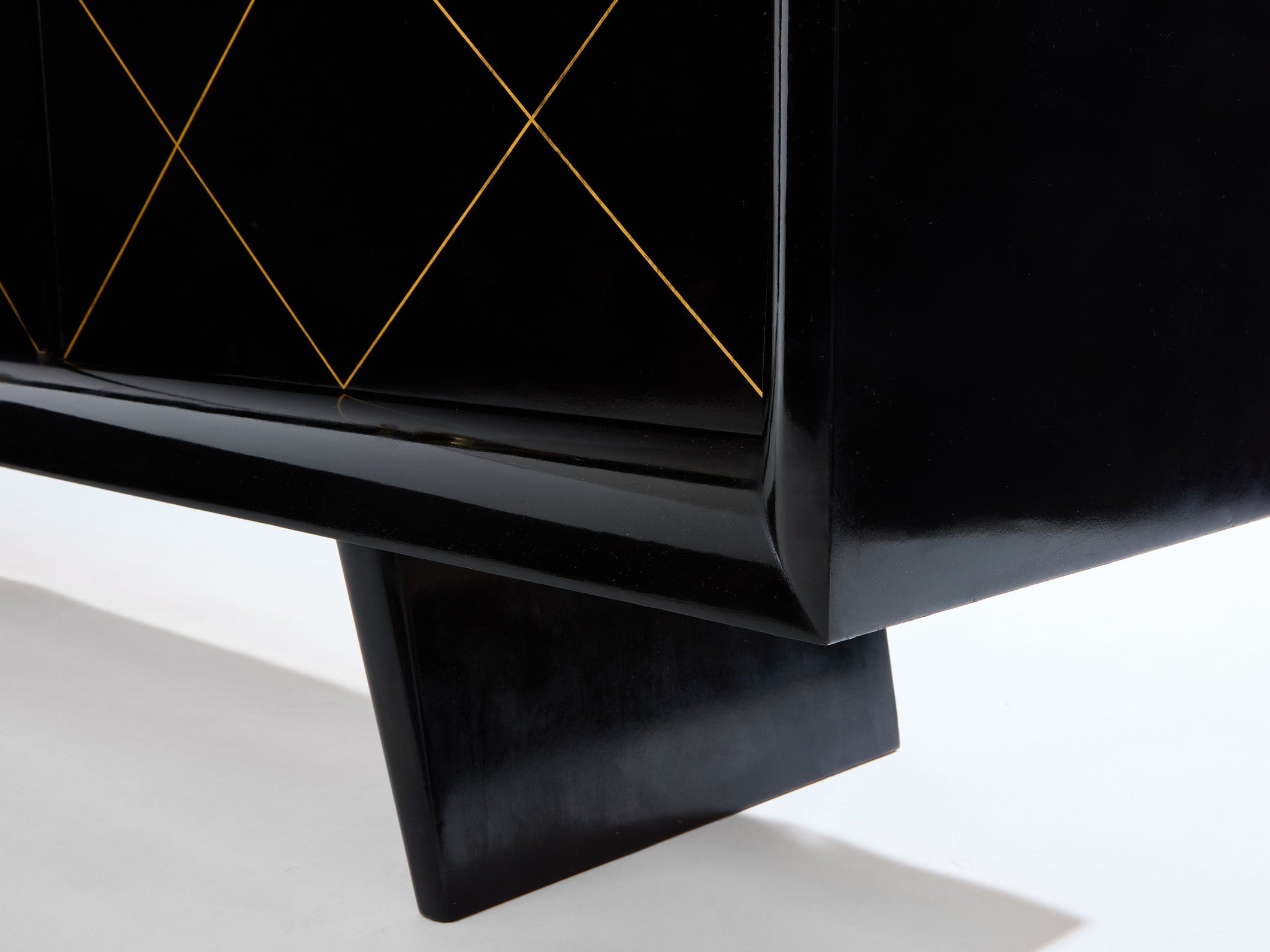 Enfilade Art déco en sycomore noirci et or signé Suzanne Guiguichon, années 1940