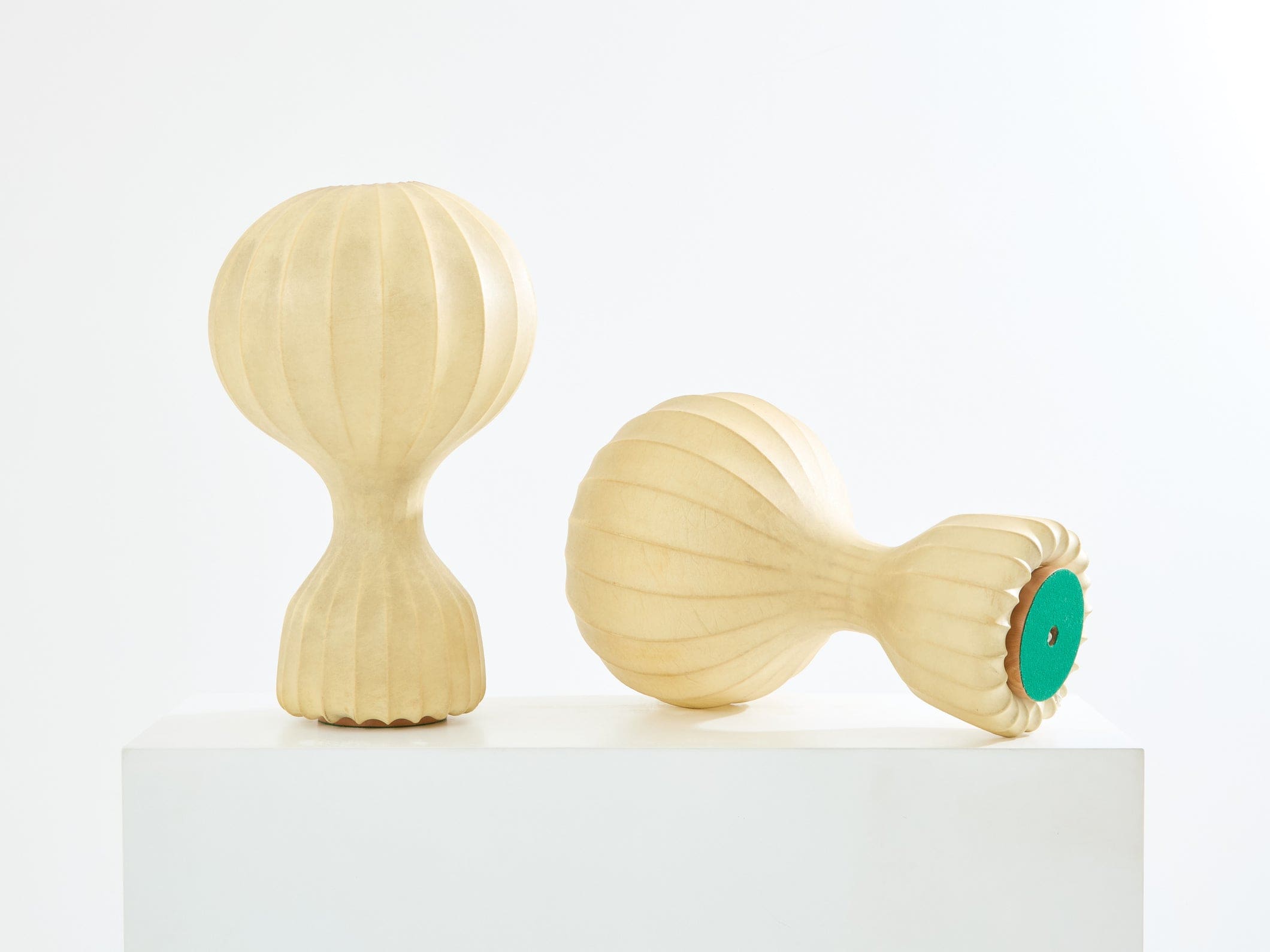 Paire de lampes Gatto Grande première édition en résine cocoon, Castiglioni pour Flos, 1960