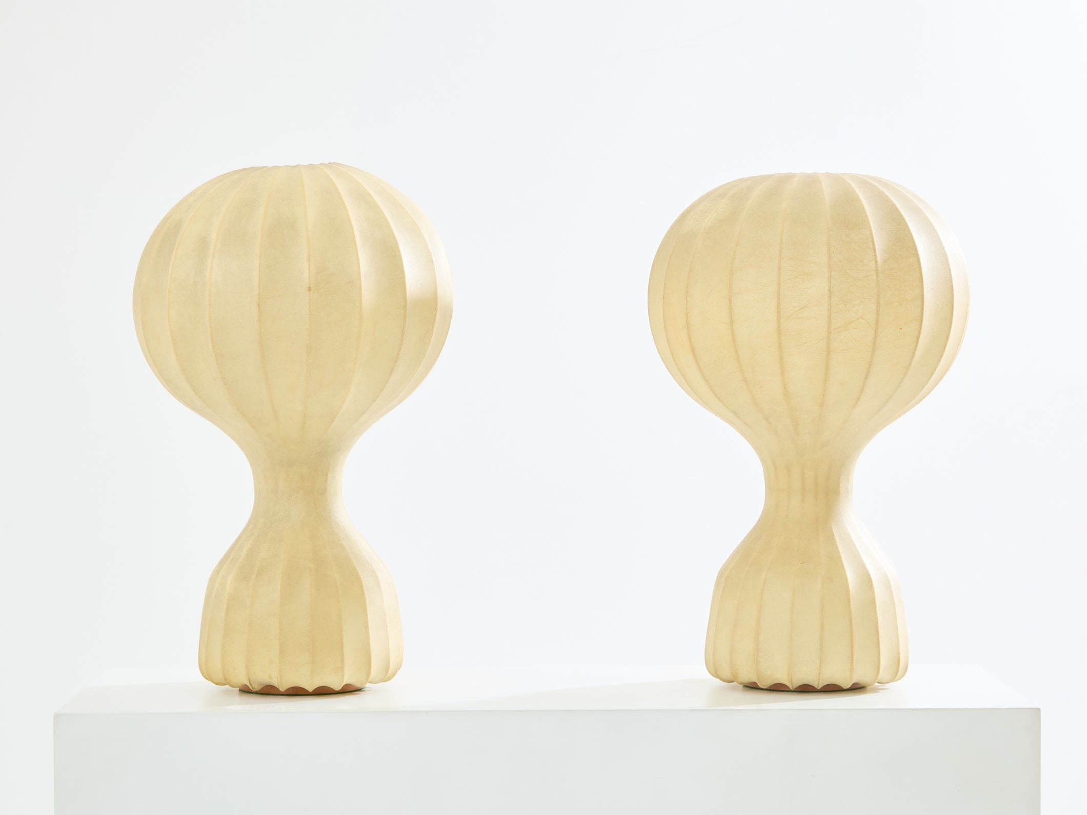 Paire de lampes Gatto Grande première édition en résine cocoon, Castiglioni pour Flos, 1960