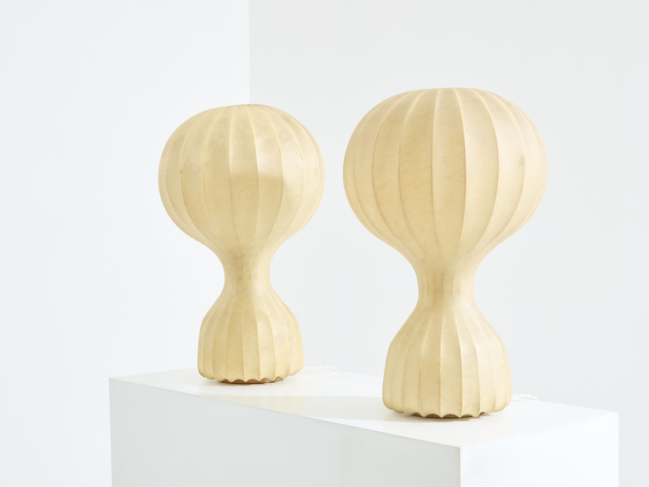 Paire de lampes Gatto Grande première édition en résine cocoon, Castiglioni pour Flos, 1960