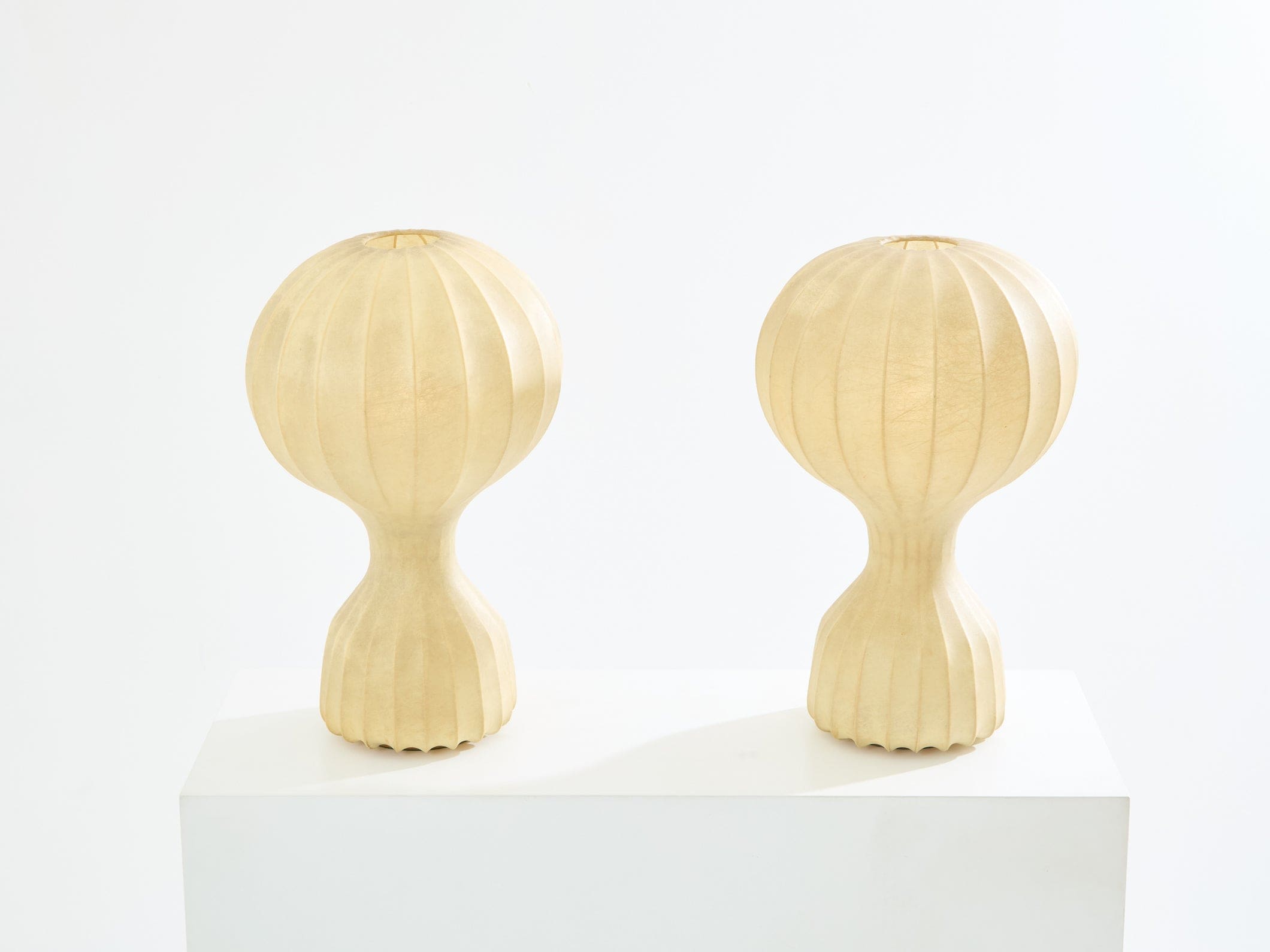 Paire de lampes Gatto Grande première édition en résine cocoon, Castiglioni pour Flos, 1960