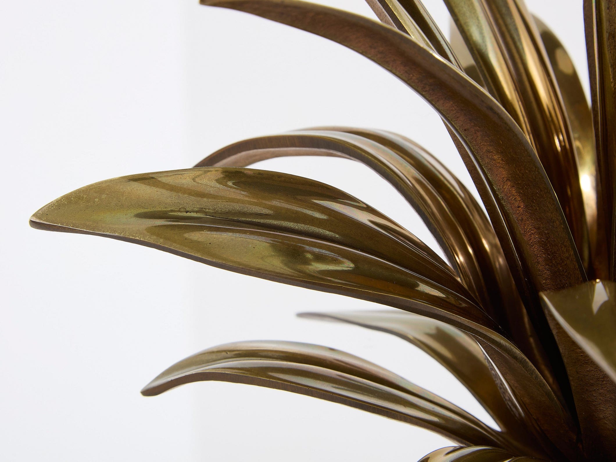 Paire de lampes Agave à gorge en bronze et laiton patiné signées Maison Charles, 1970