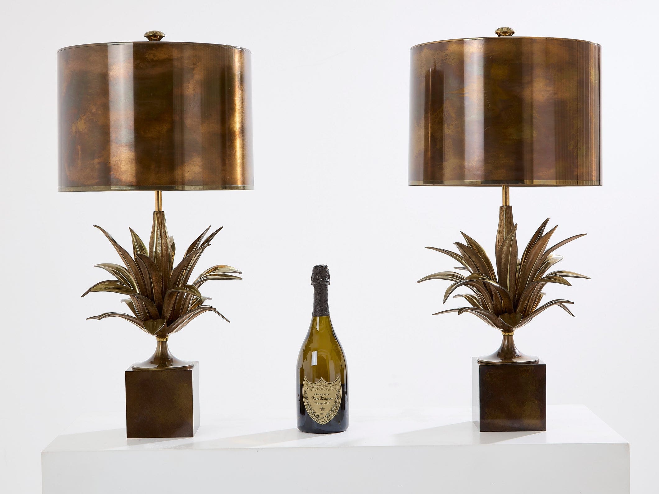 Paire de lampes Agave à gorge en bronze et laiton patiné signées Maison Charles, 1970