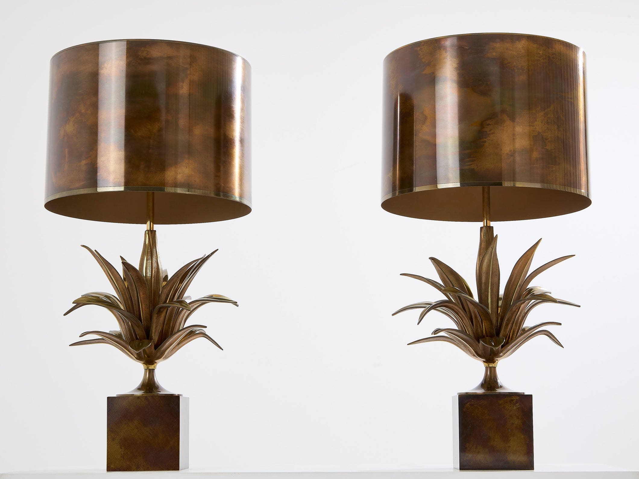 Paire de lampes Agave à gorge en bronze et laiton patiné signées Maison Charles, 1970