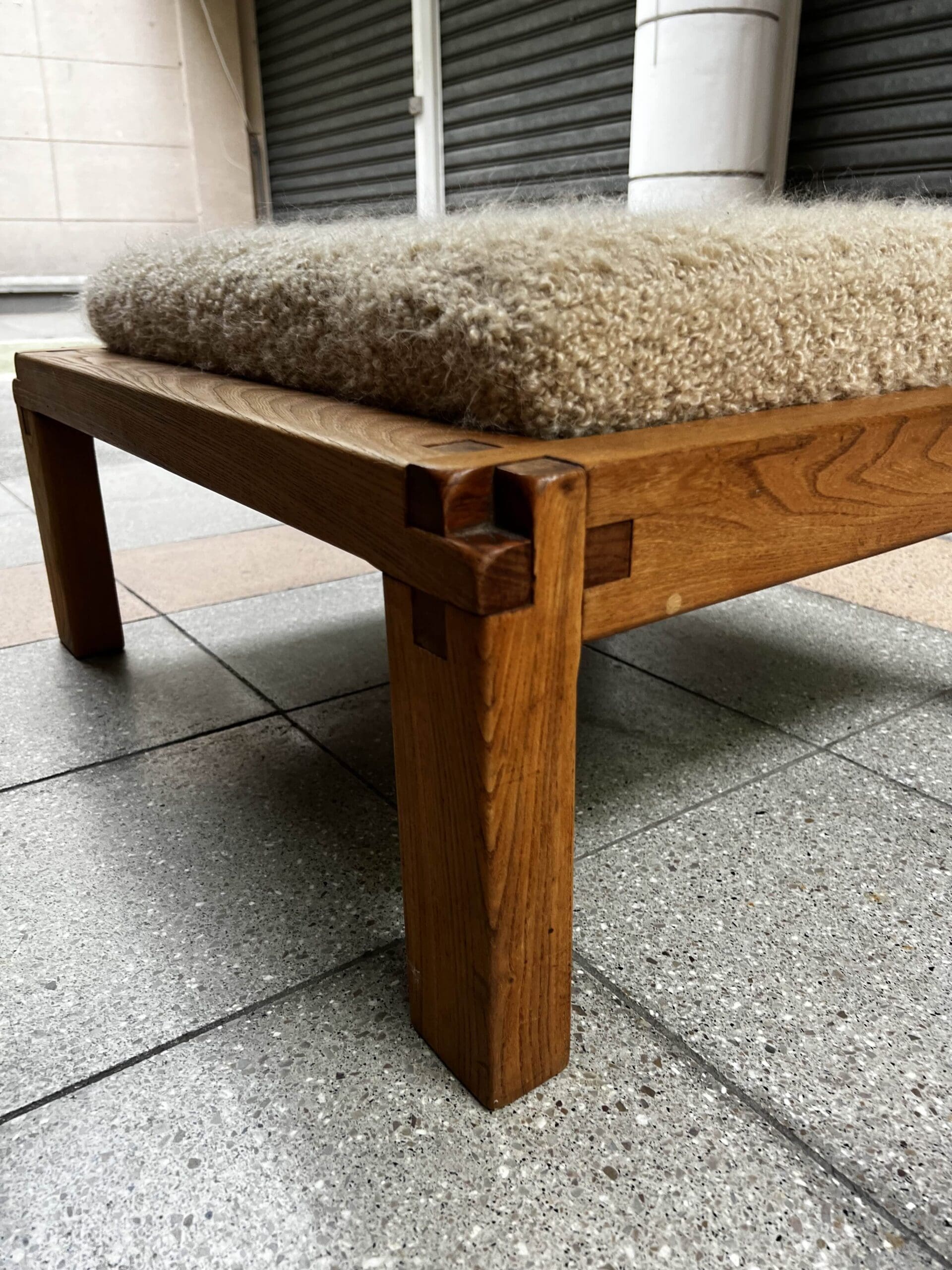 Tabourets Pierre Chapo S20R en Orme, Drap de Laine Pierre Frey