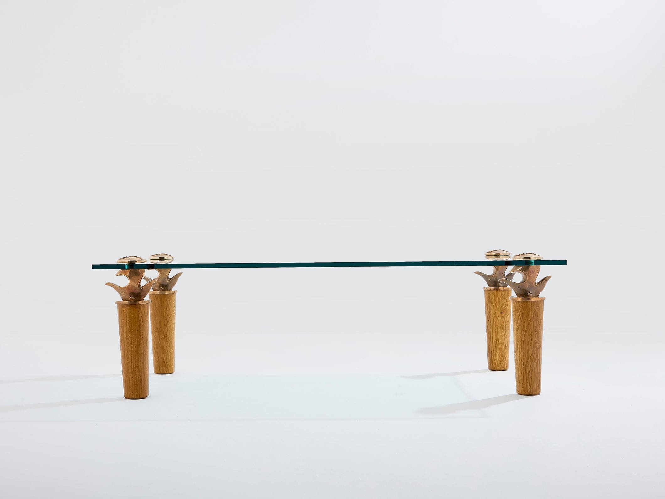 Table basse chêne massif et bronze modèle Concerto signée Garouste & Bonetti, 1995