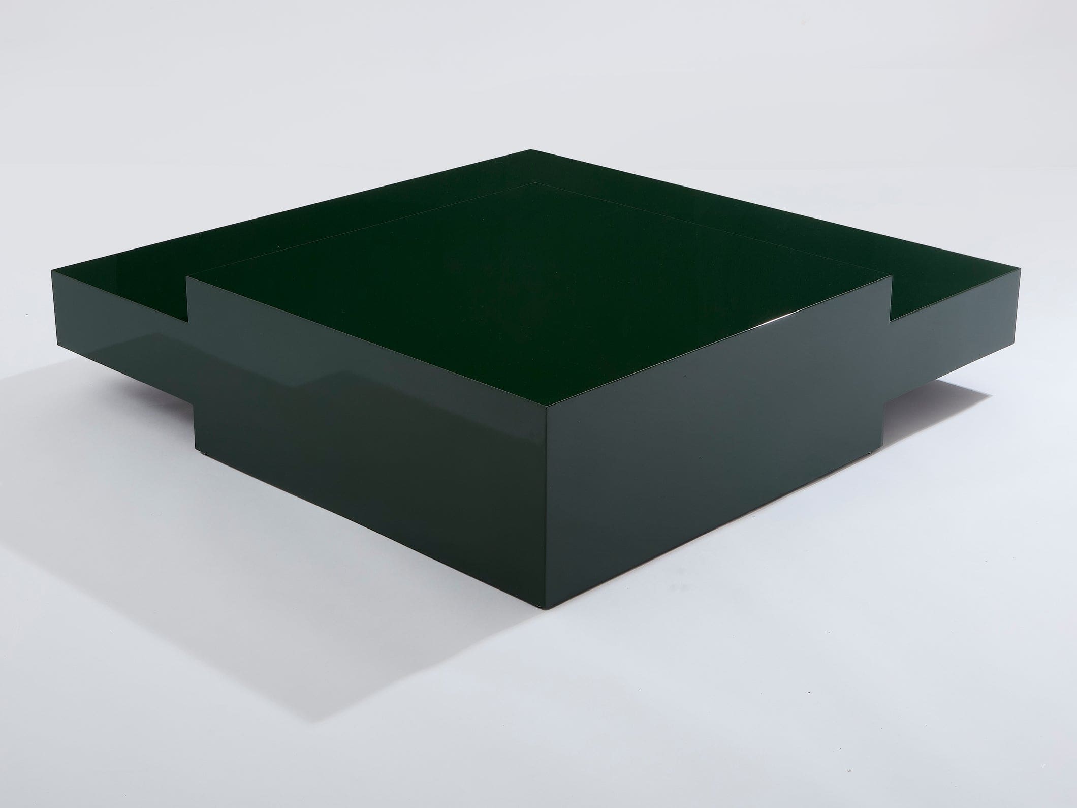 Table basse carrée asymétrique laquée vert forêt – Design Willy Rizzo, années 1970