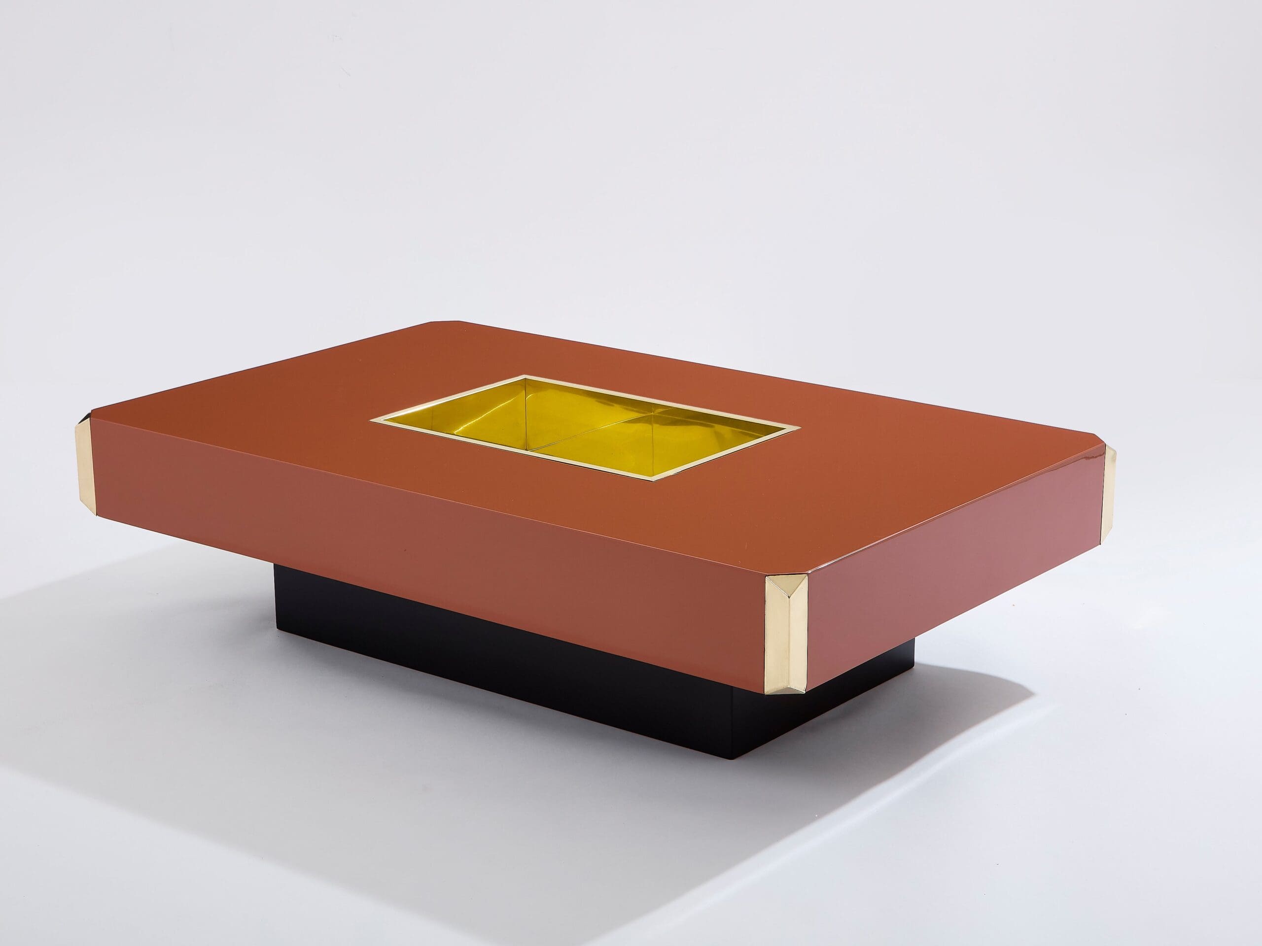 Table basse Willy Rizzo modèle Alveo laquée marron chocolat avec laiton, années 1970