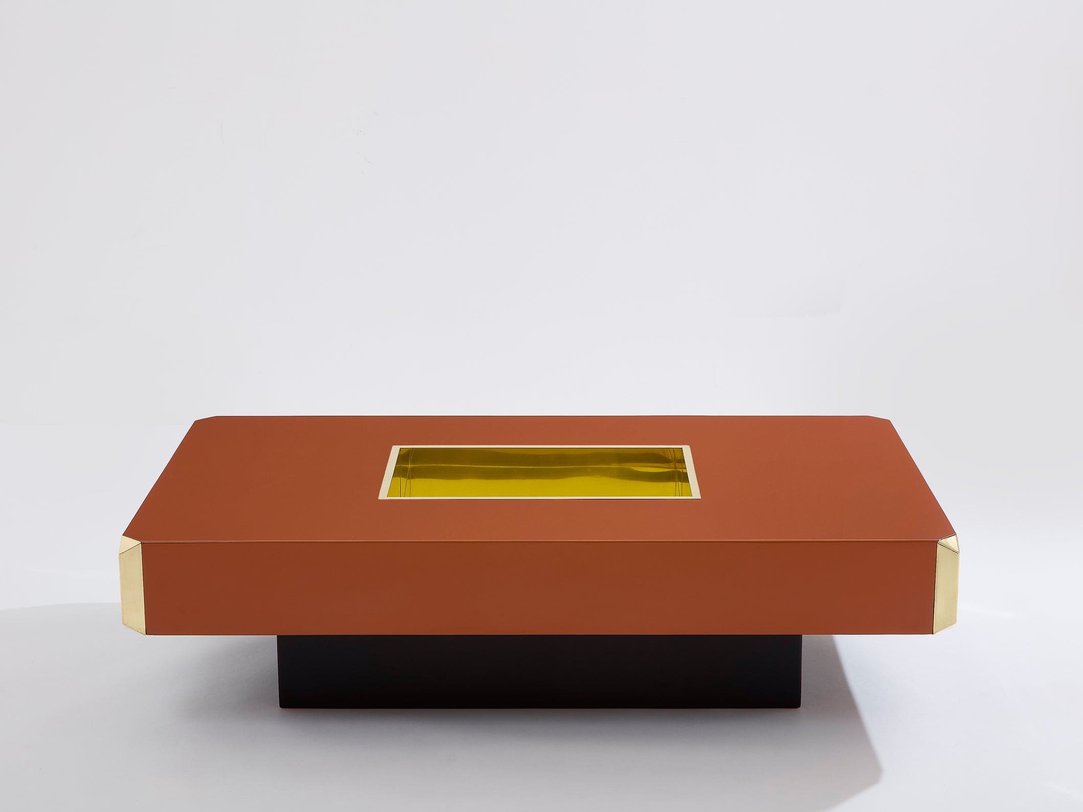 Table basse Willy Rizzo modèle Alveo laquée marron chocolat avec laiton, années 1970