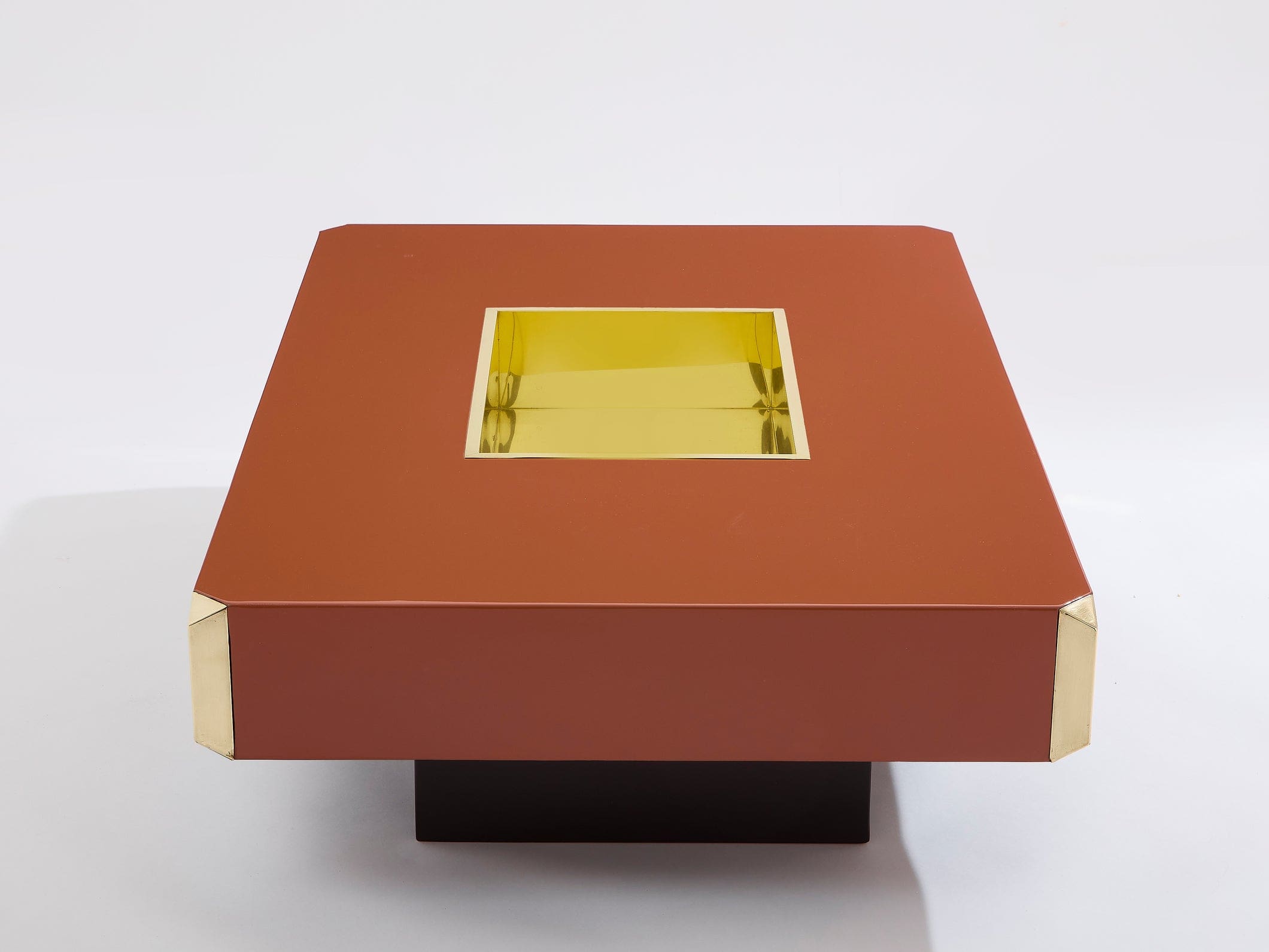 Table basse Willy Rizzo modèle Alveo laquée marron chocolat avec laiton, années 1970