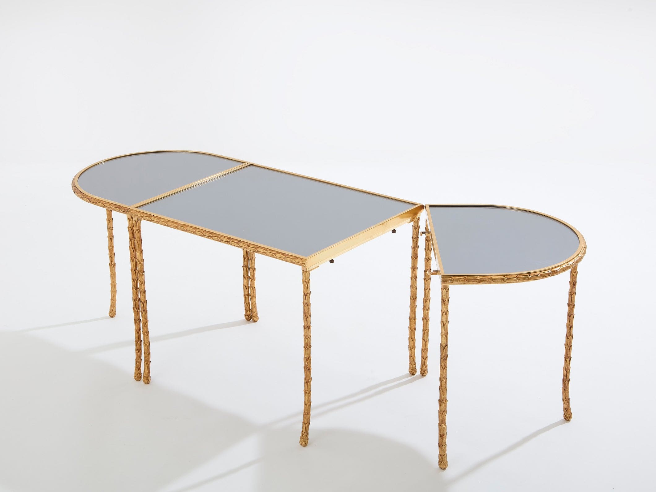 Table basse en bronze doré et miroirs par Maison Baguès, années 1950