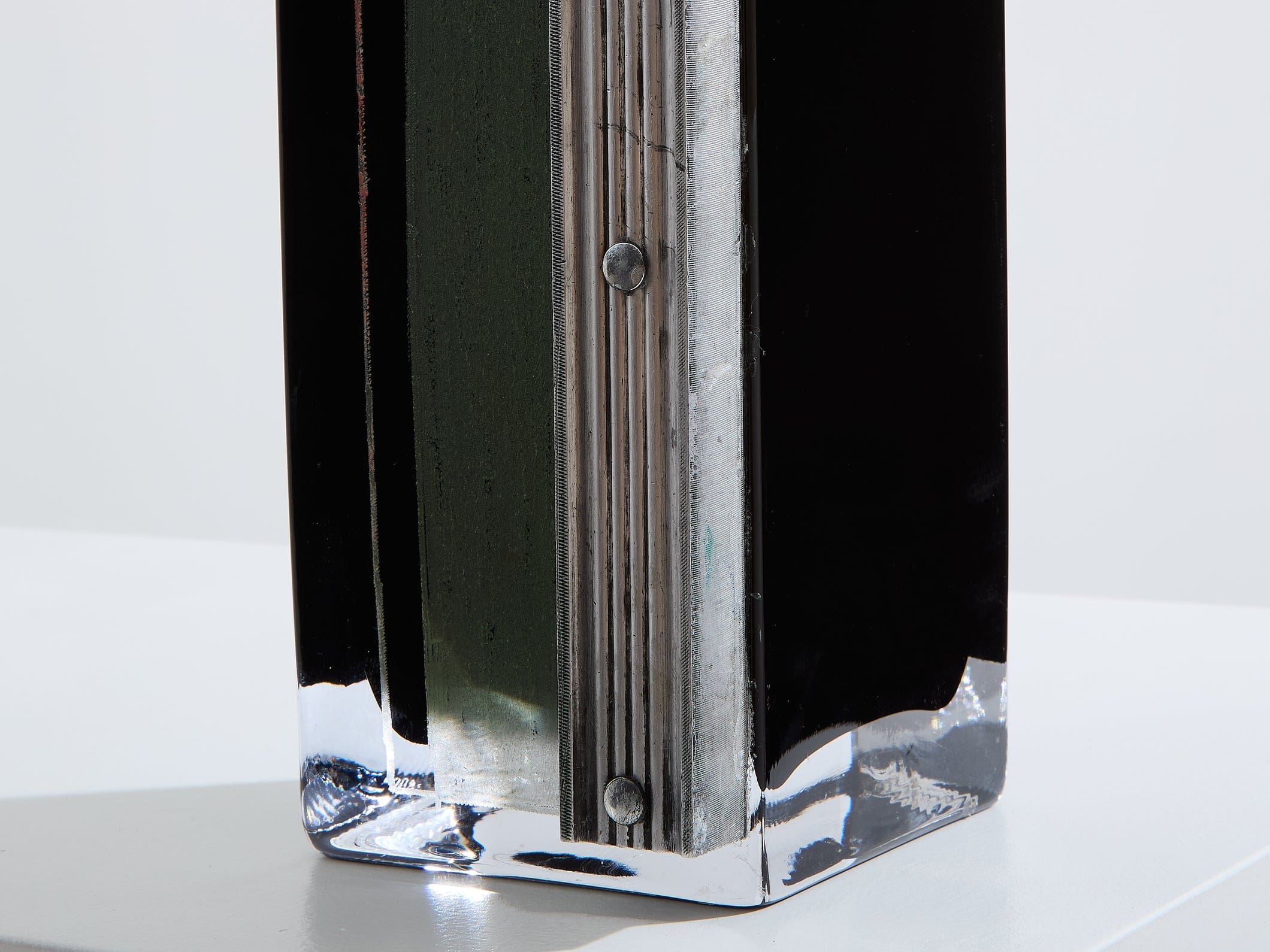 Vase Art Déco en Verre Opalin Noir et Vert par Anatole Riecke, 1939