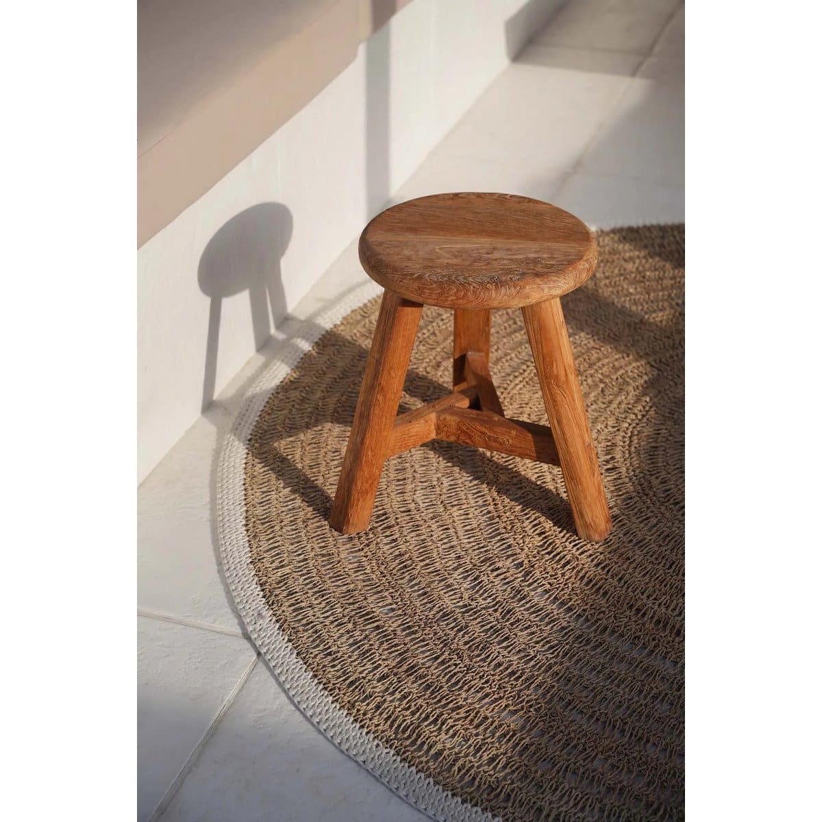 Teck authentique – Siège sculptural en bois recyclé (création contemporaine)