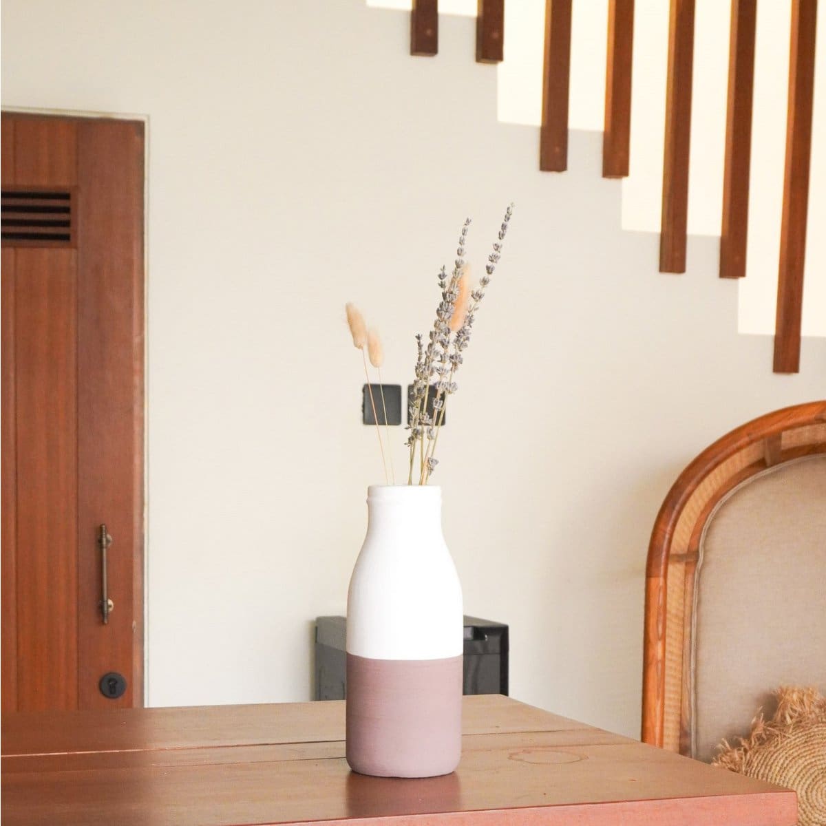 Vase en argile naturelle – Design blanc et brun façonné à la main (neuf)