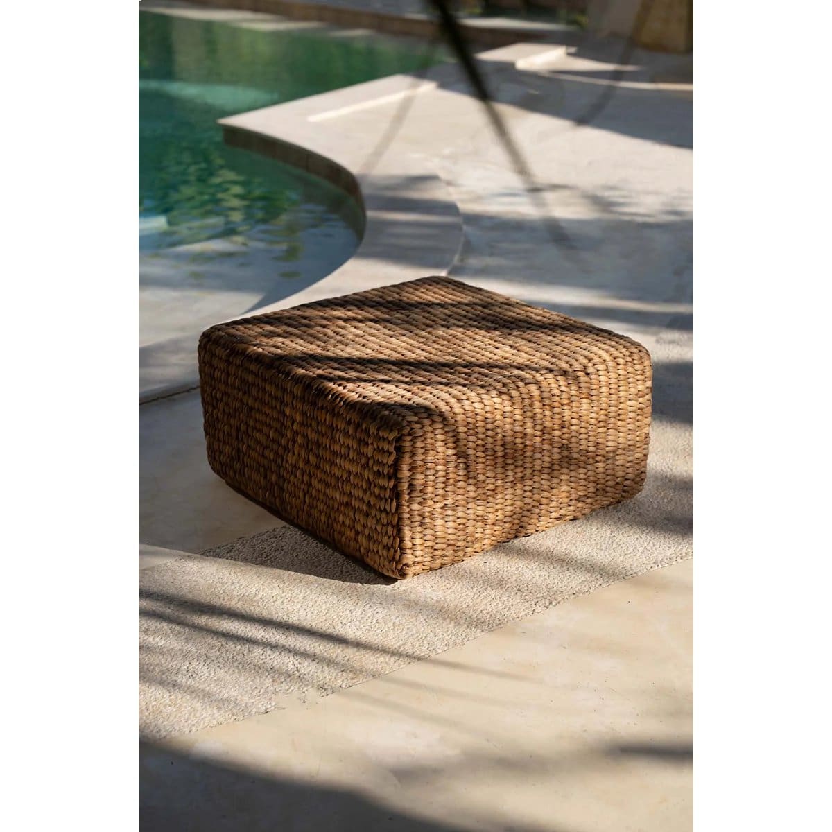 Pouf Jacinthe – Taille M, élégance artisanale en seagrass et rotin tressé