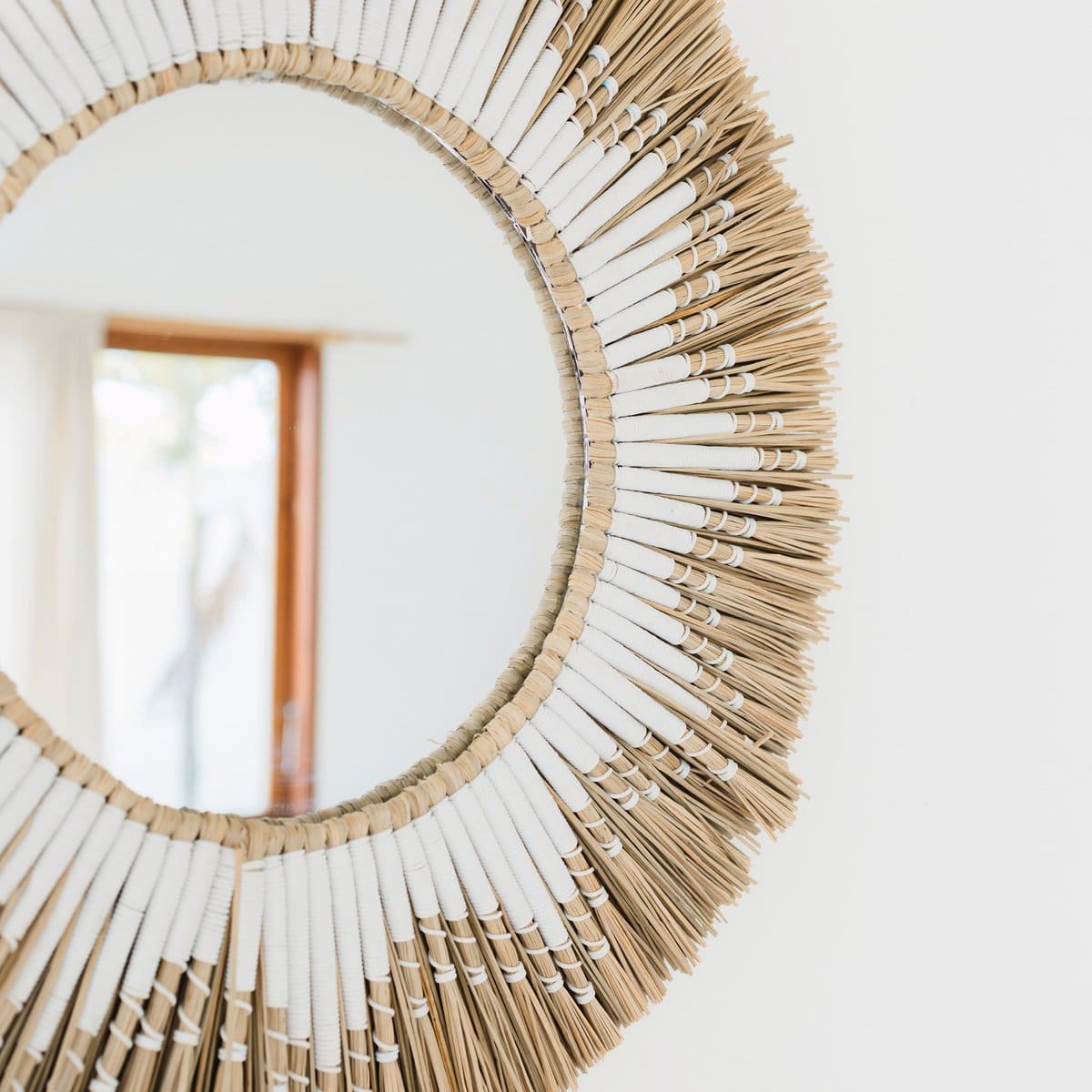 Miroir mural décoratif en jonc de mer – Randu Ø60 cm, création neuve artisanale d’Indonésie