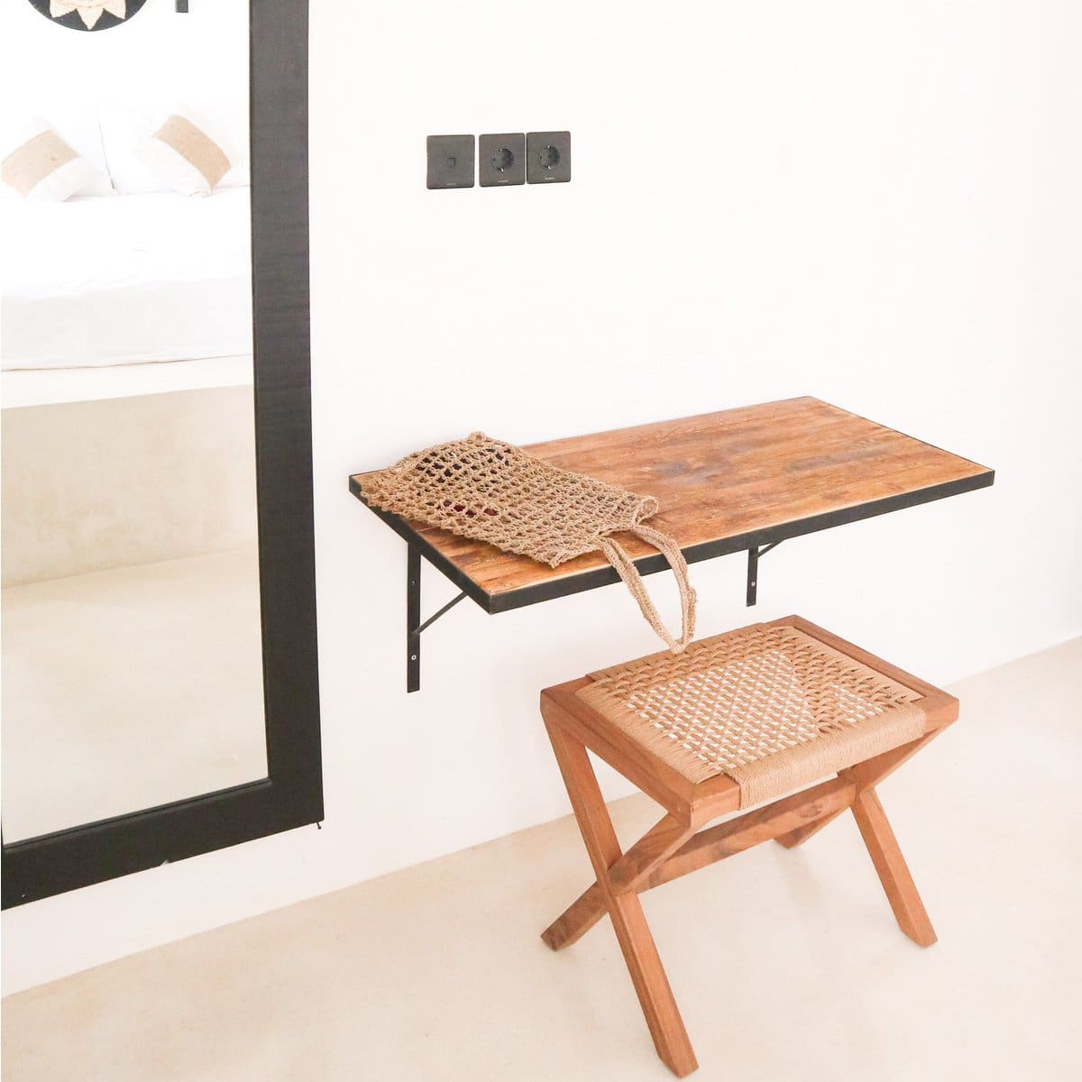 Tabouret artisanal en Trembesi – Design éthique et naturel d’Indonésie