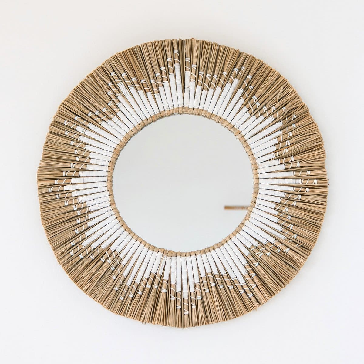 Miroir mural décoratif en jonc de mer – Randu Ø60 cm, création neuve artisanale d’Indonésie