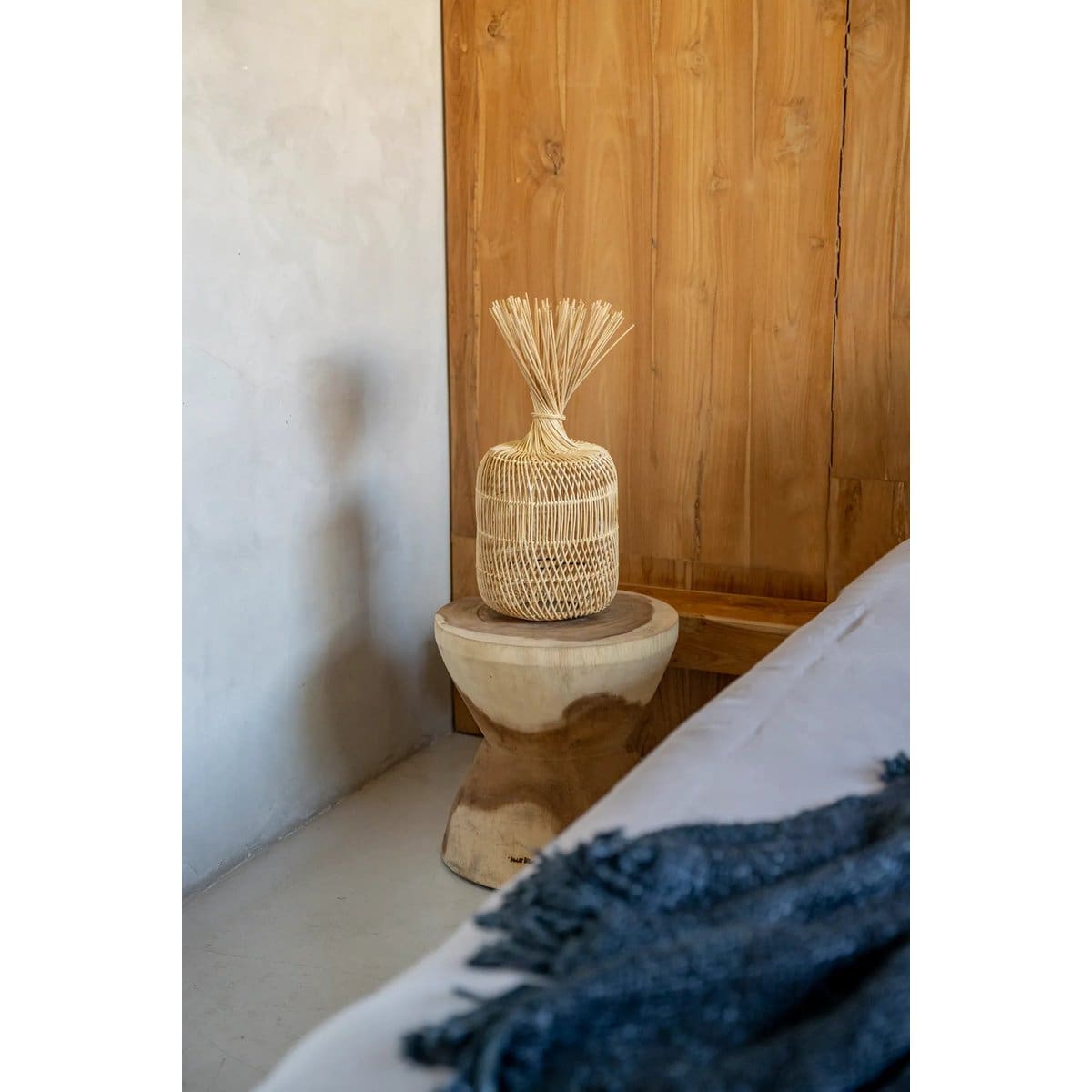 Tabouret en bois massif Kona – Finition naturelle, création artisanale neuve d’Indonésie