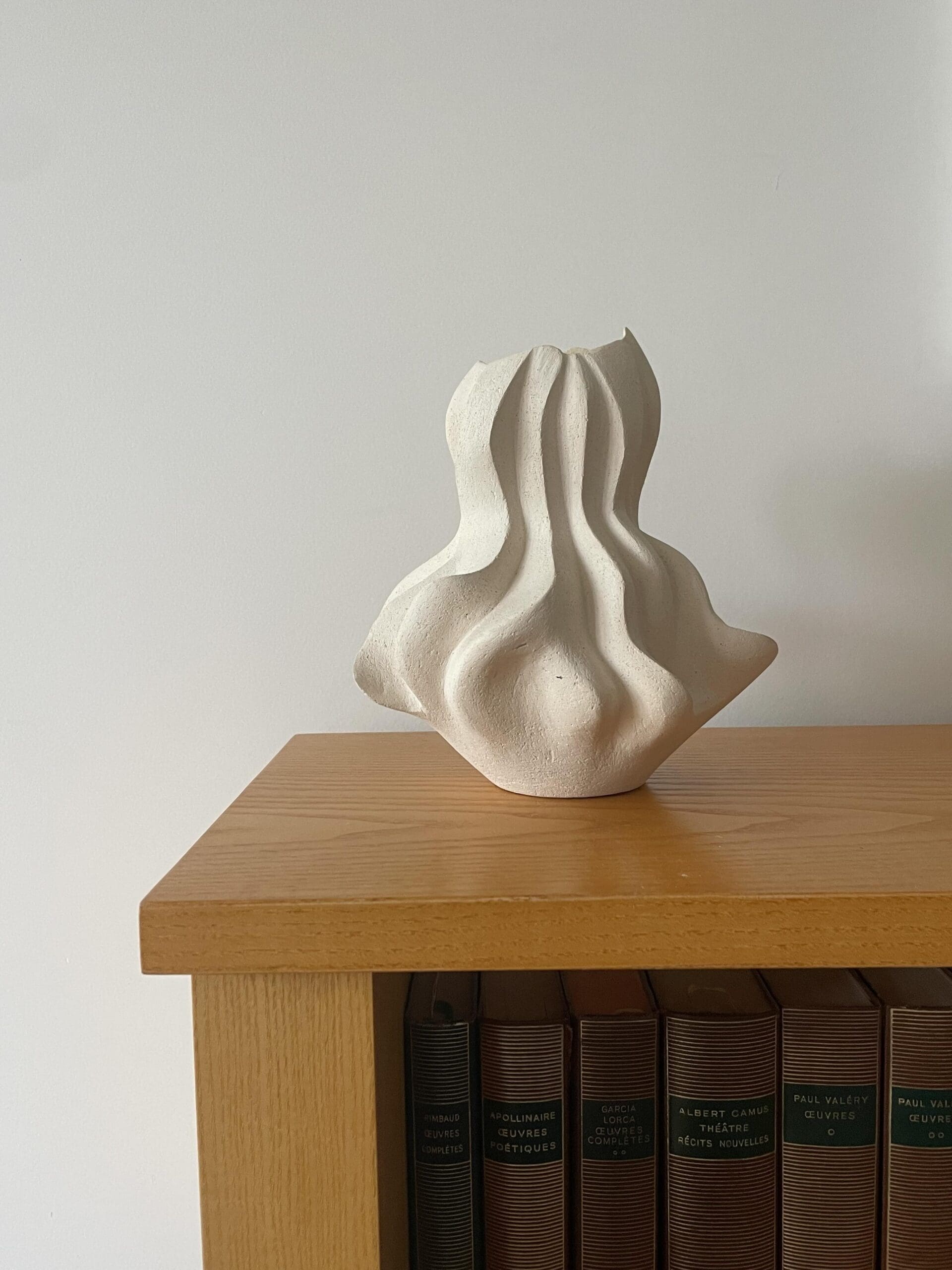 Vase-sculpture en grès chamotté – Annick Bailly
