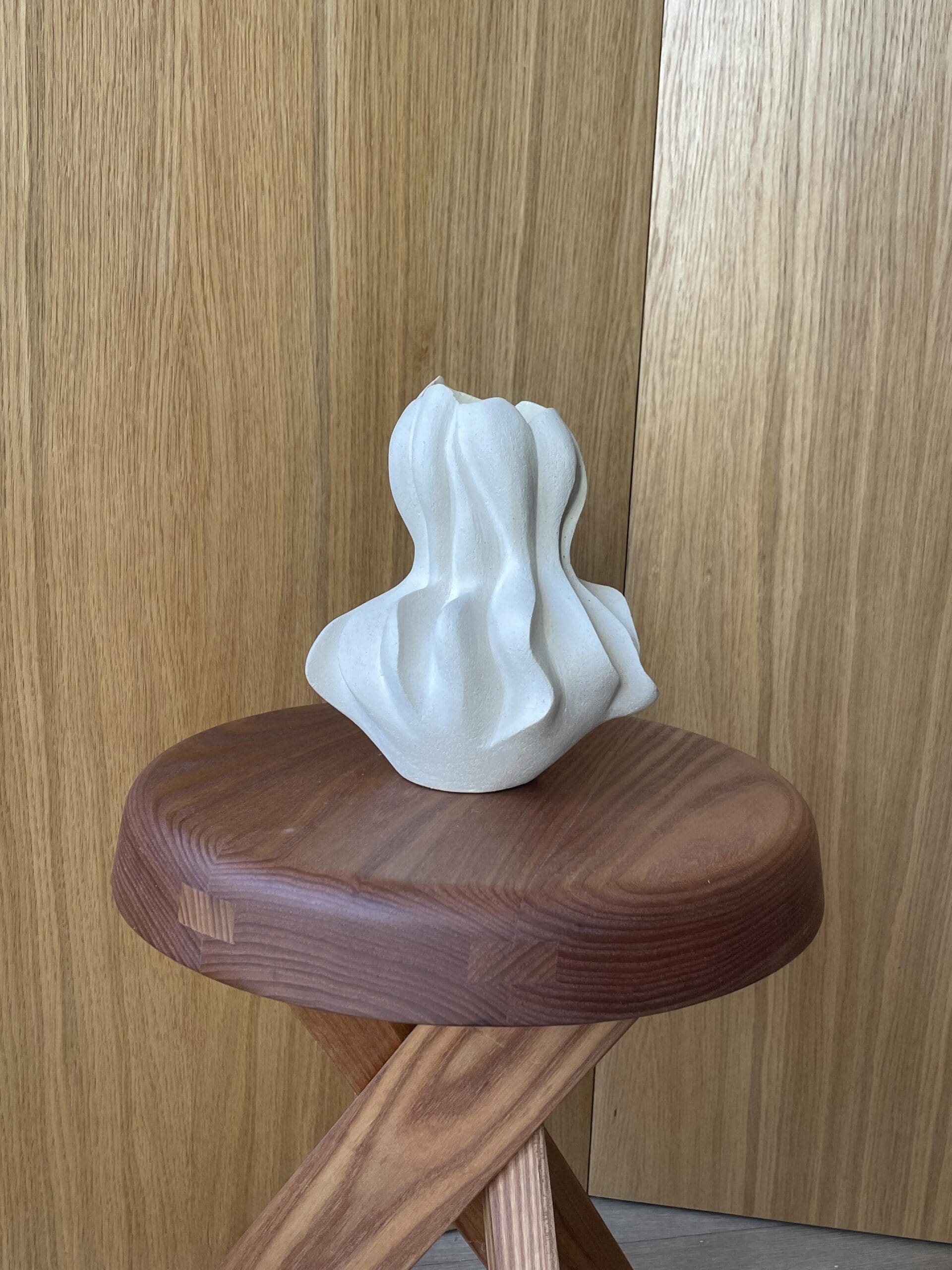 Vase-sculpture en grès chamotté – Annick Bailly