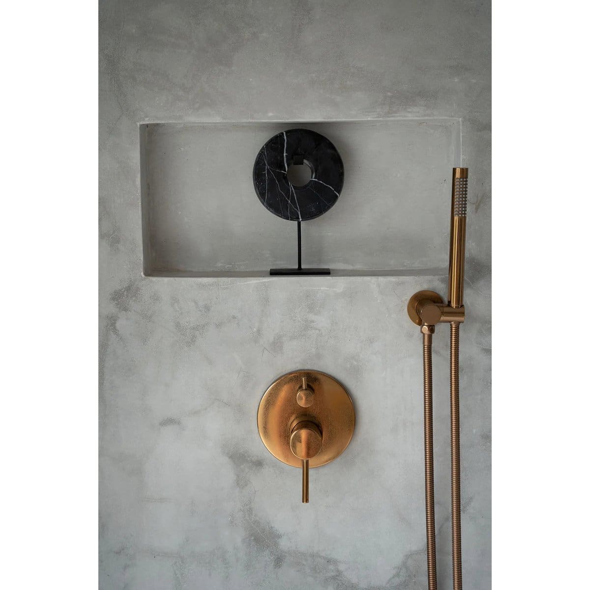 Disque en marbre noir sur socle – Sculpture décorative contemporaine (taille S, pièce neuve)