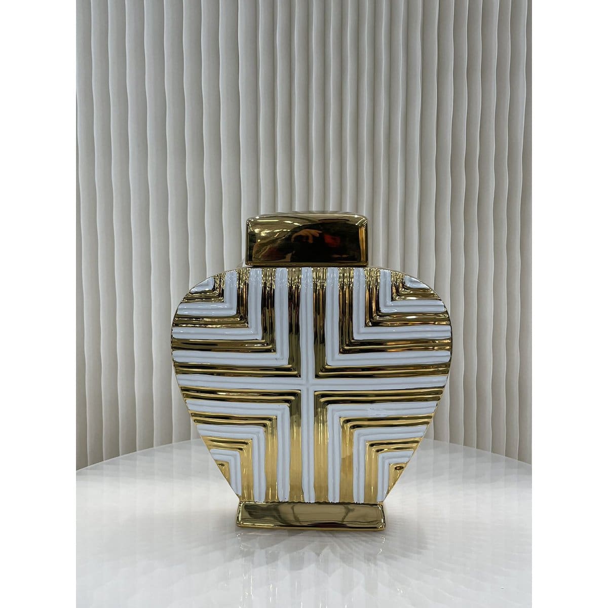Vase Art Déco – Pièce sculpturale en porcelaine blanche et or (H32 cm, pièce neuve)