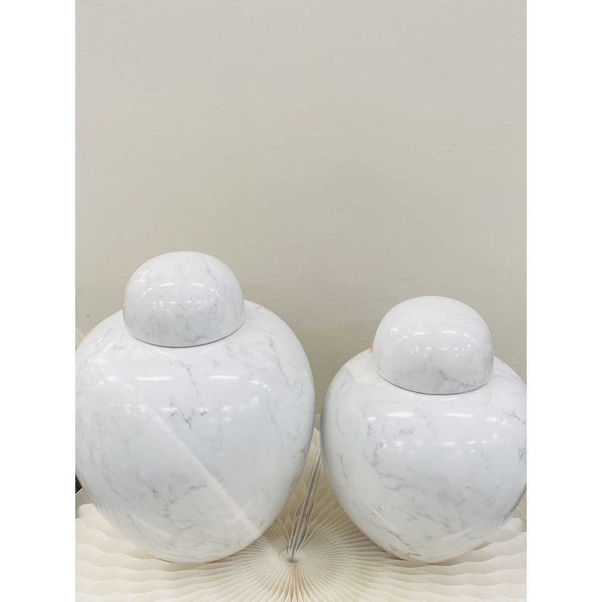 Vase Art Déco en porcelaine blanche et or (grande taille)- Éclat Graphique