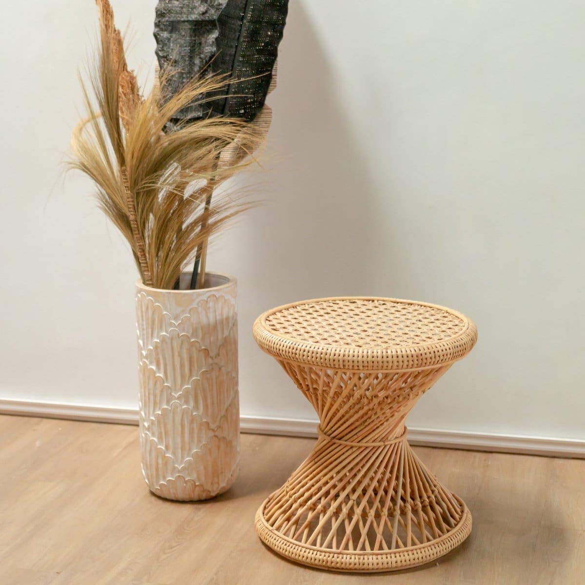 Table basse en rotin – LUHU, silhouette ajourée et naturelle, artisanat indonésien