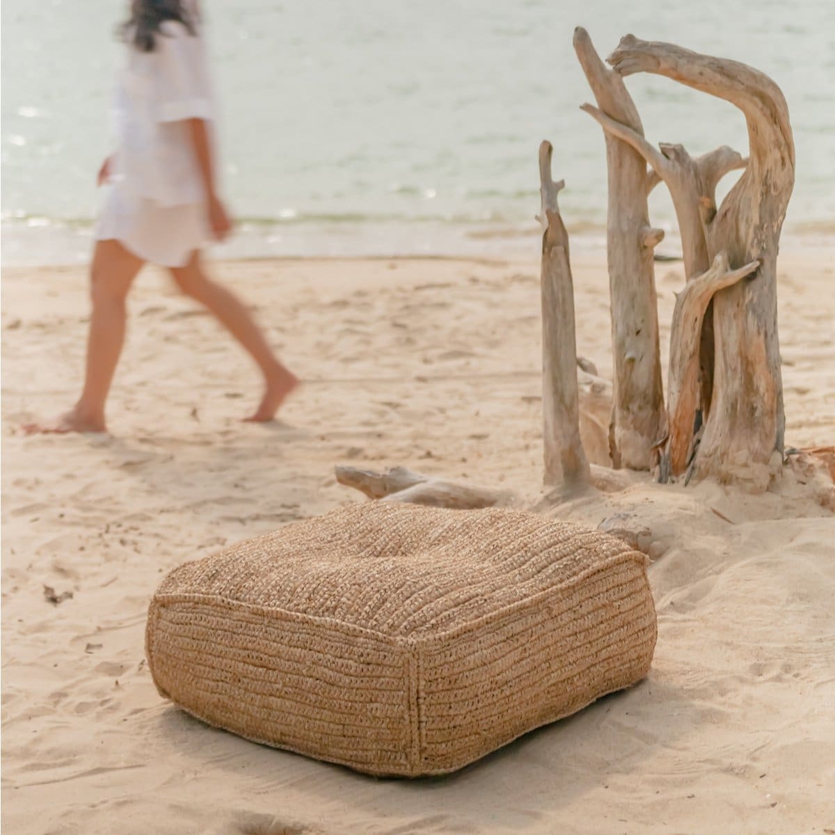 Pouf décoratif en raphia – Padar, design bohème tissé à la main (neuf)