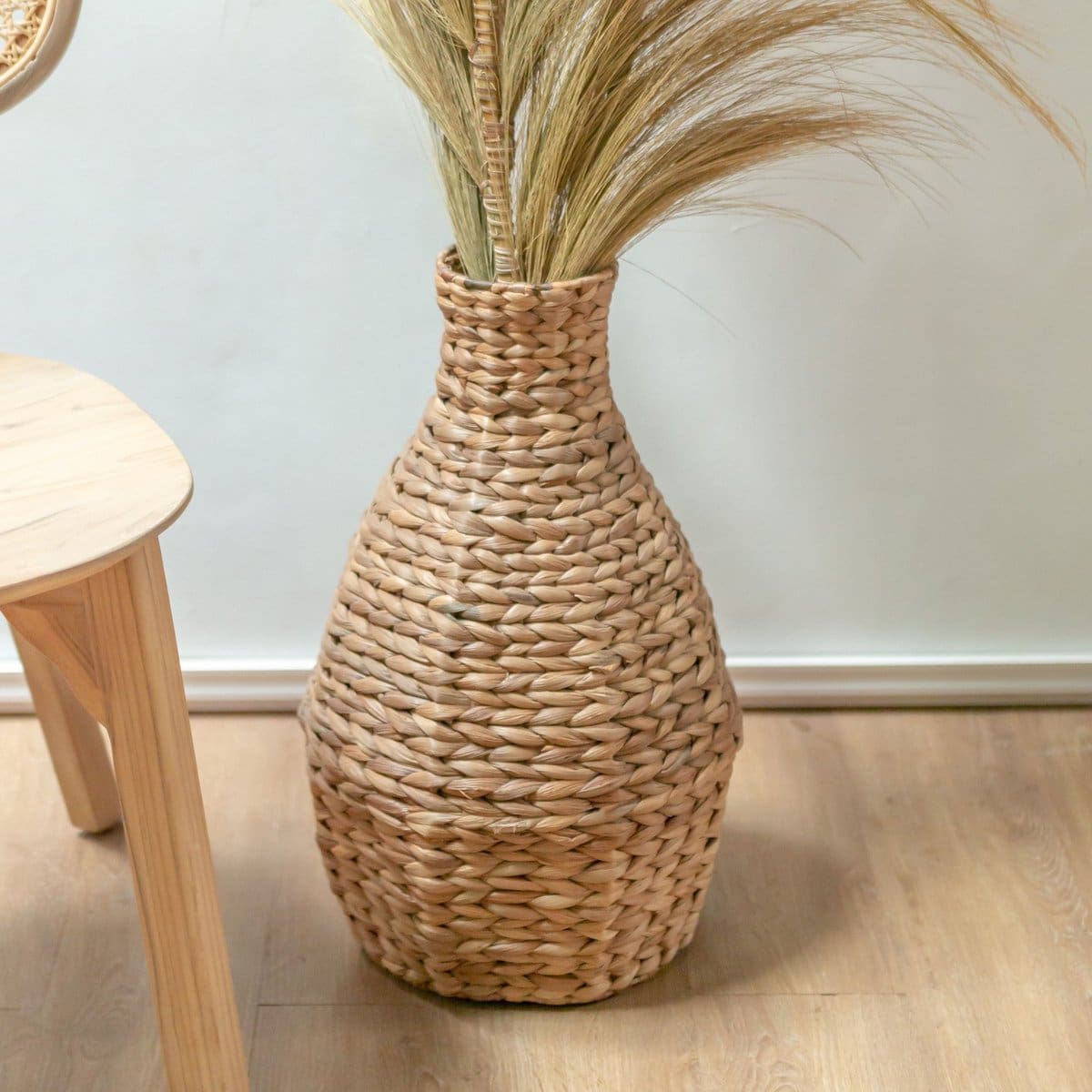 Vase décoratif en fibres végétales – Dayana, forme élancée et ton beige naturel