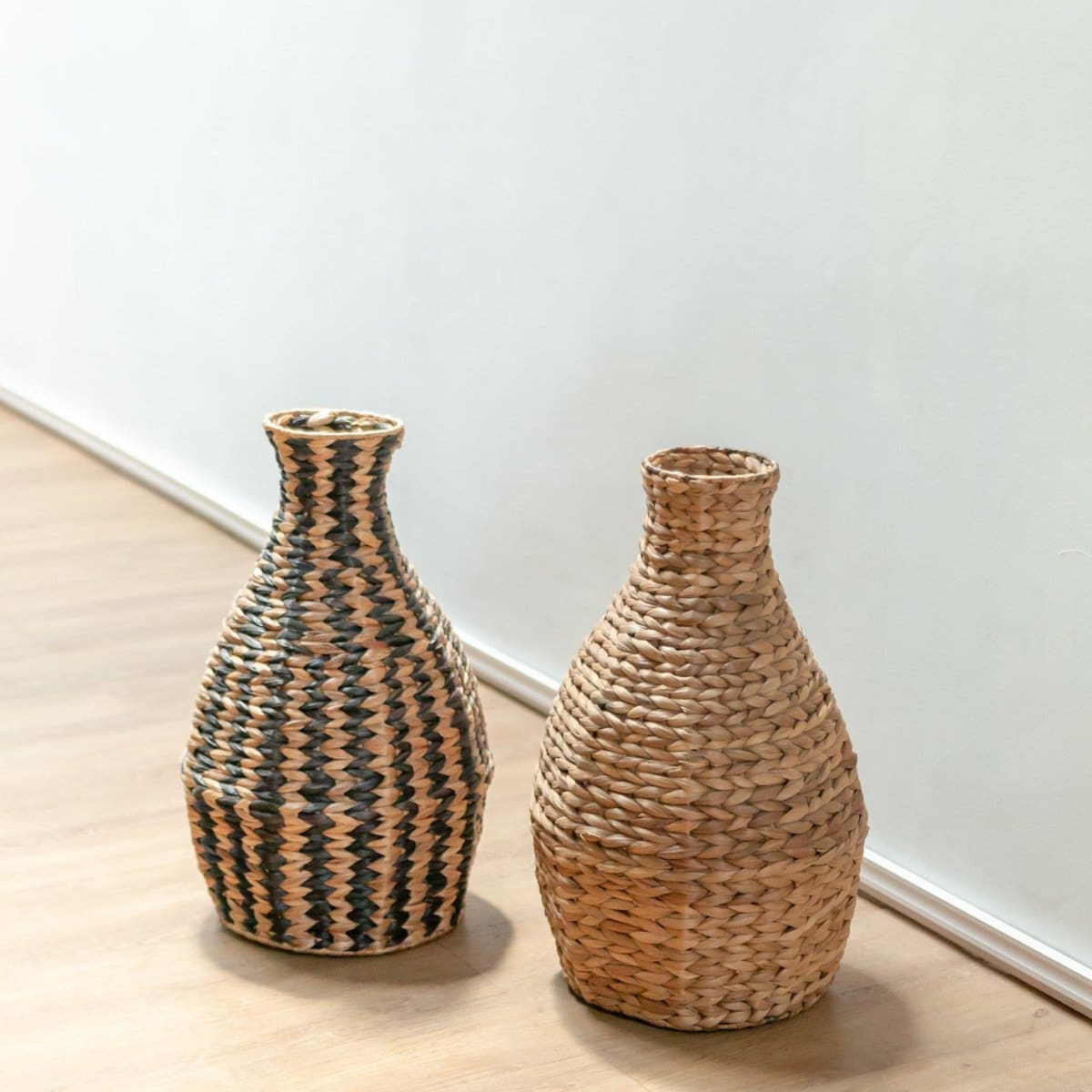 Vase décoratif en fibres végétales – Dayana, forme élancée et ton beige naturel