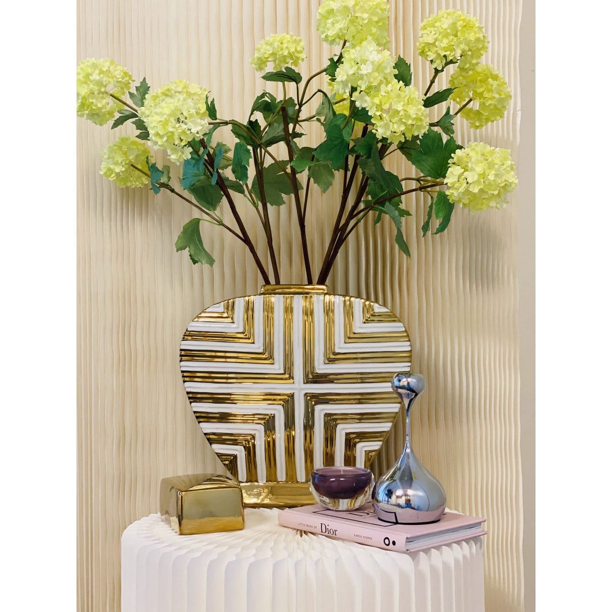 Vase Art Déco – Pièce sculpturale en porcelaine blanche et or (H32 cm, pièce neuve)