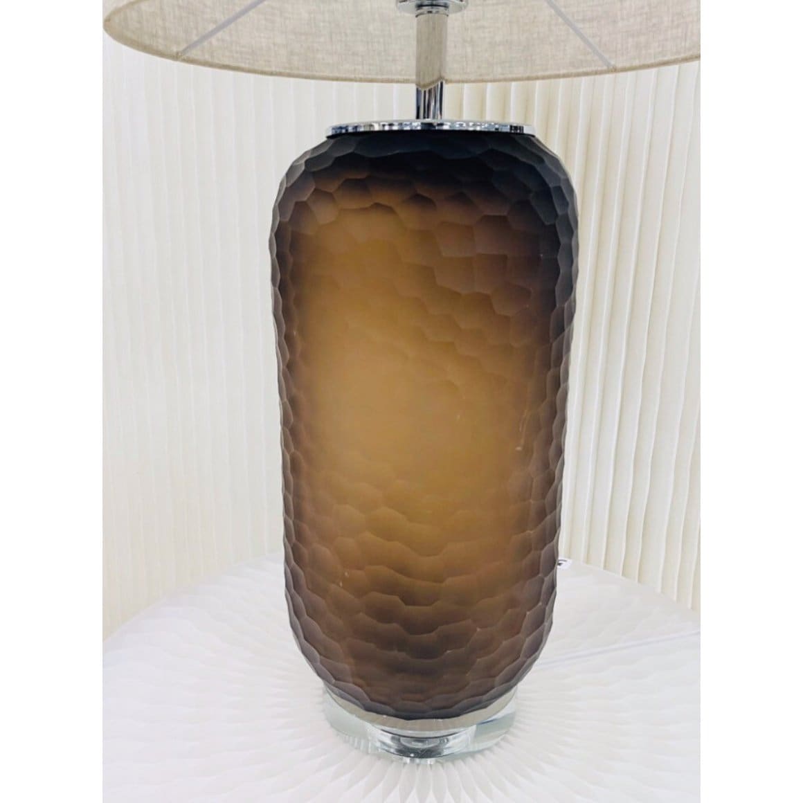 Lampe sculpturale en verre – Coloris chocolat, design contemporain avec LED