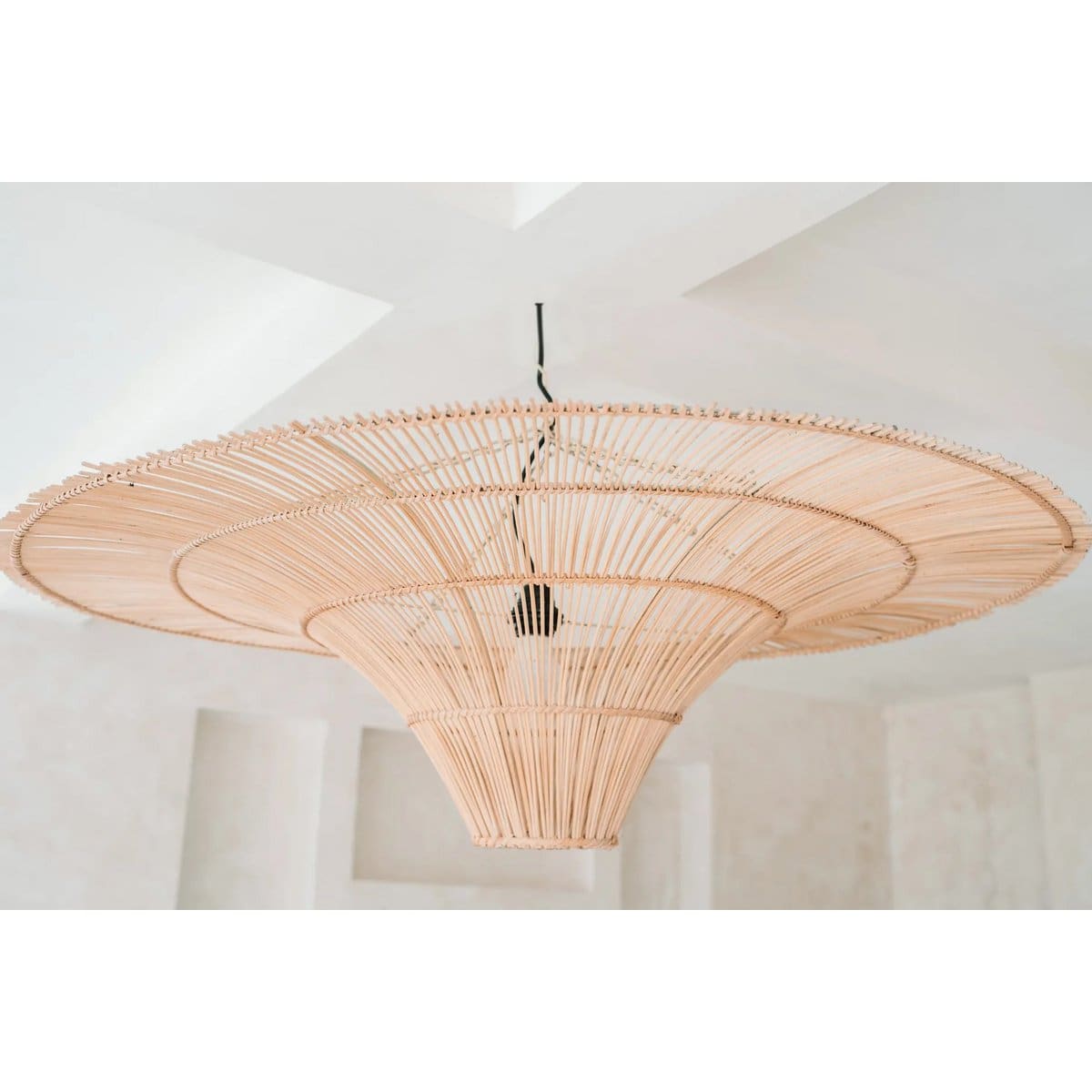 Suspension décorative en rotin – Modèle Ciel XL, création artisanale neuve d’Indonésie