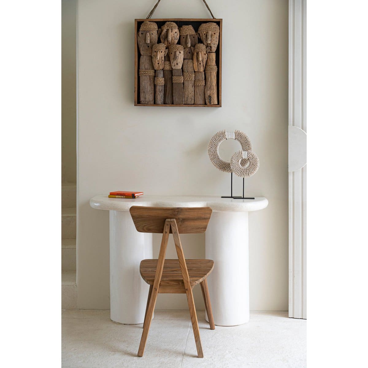 Disque en coquilles naturelles – Sculpture ethnique sur socle noir (fait main) taille S