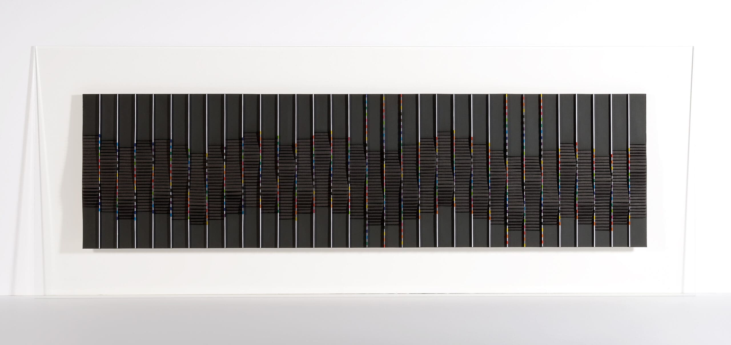 Bandeau noir ondulé – Collage panoramique en papier par Françoise Luciani