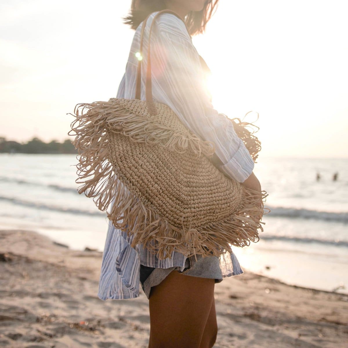Sac de plage en raphia – Sumbawa, design bohème avec anses en cuir végétal