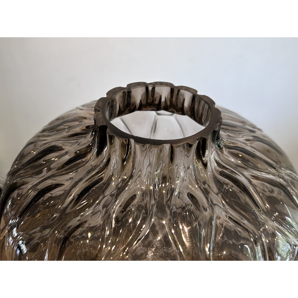 Vase design en verre soufflé – Effet nid d’abeille texturé (pièce neuve)