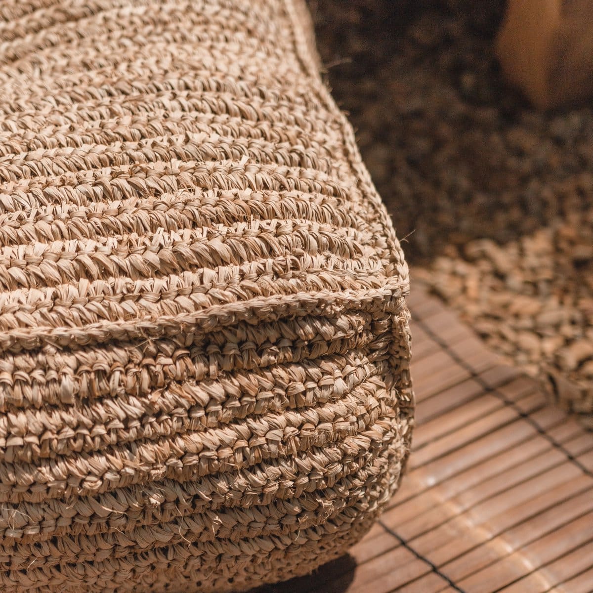 Pouf décoratif en raphia – Padar, design bohème tissé à la main (neuf)