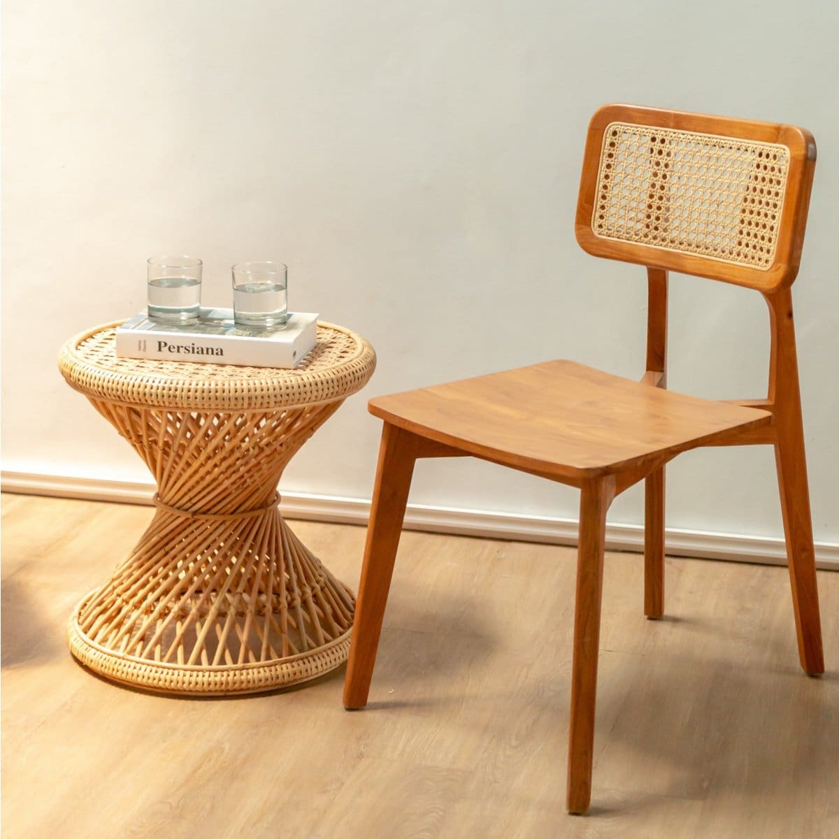 Table basse en rotin – LUHU, silhouette ajourée et naturelle, artisanat indonésien