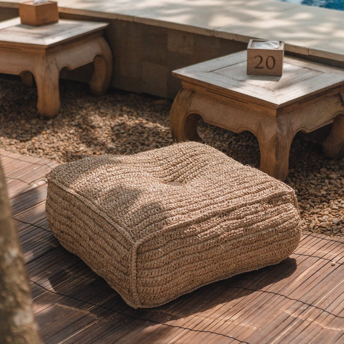 Pouf décoratif en raphia – Padar, design bohème tissé à la main (neuf)